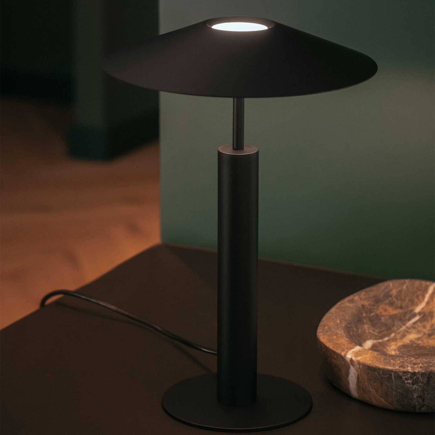 H - Vintage-style metal LED desk lamp