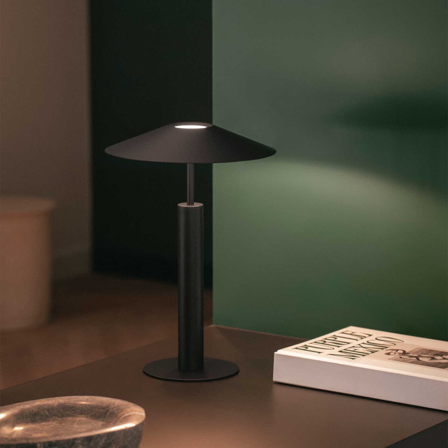 H - Vintage-style metal LED desk lamp