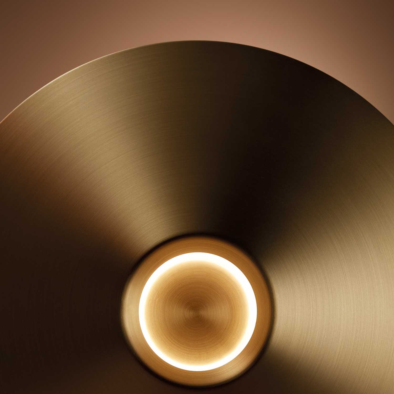 H - Vintage-style metal LED desk lamp