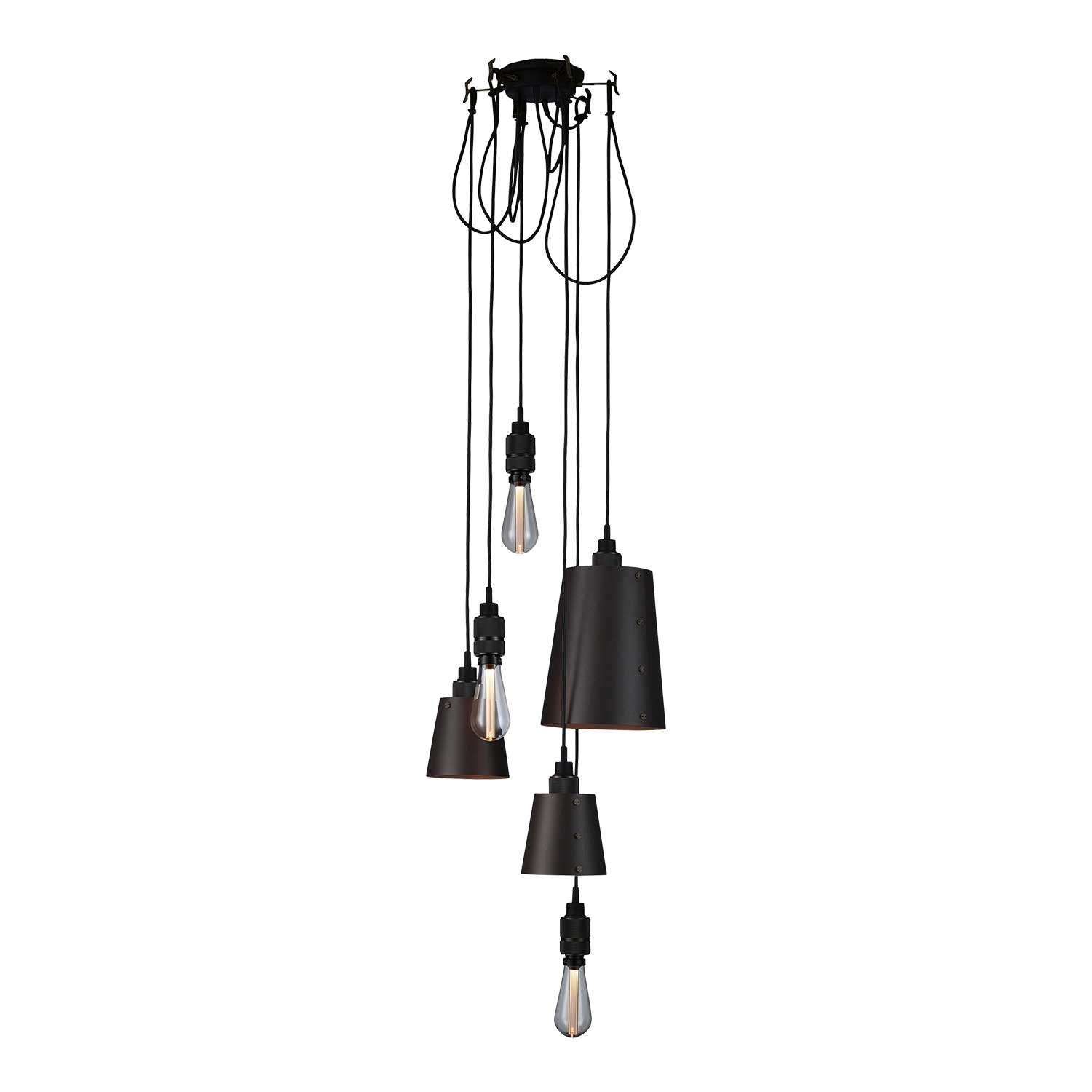 Hooked 6.0 Mix - Industrieller Design-Kronleuchter für Treppenabgang