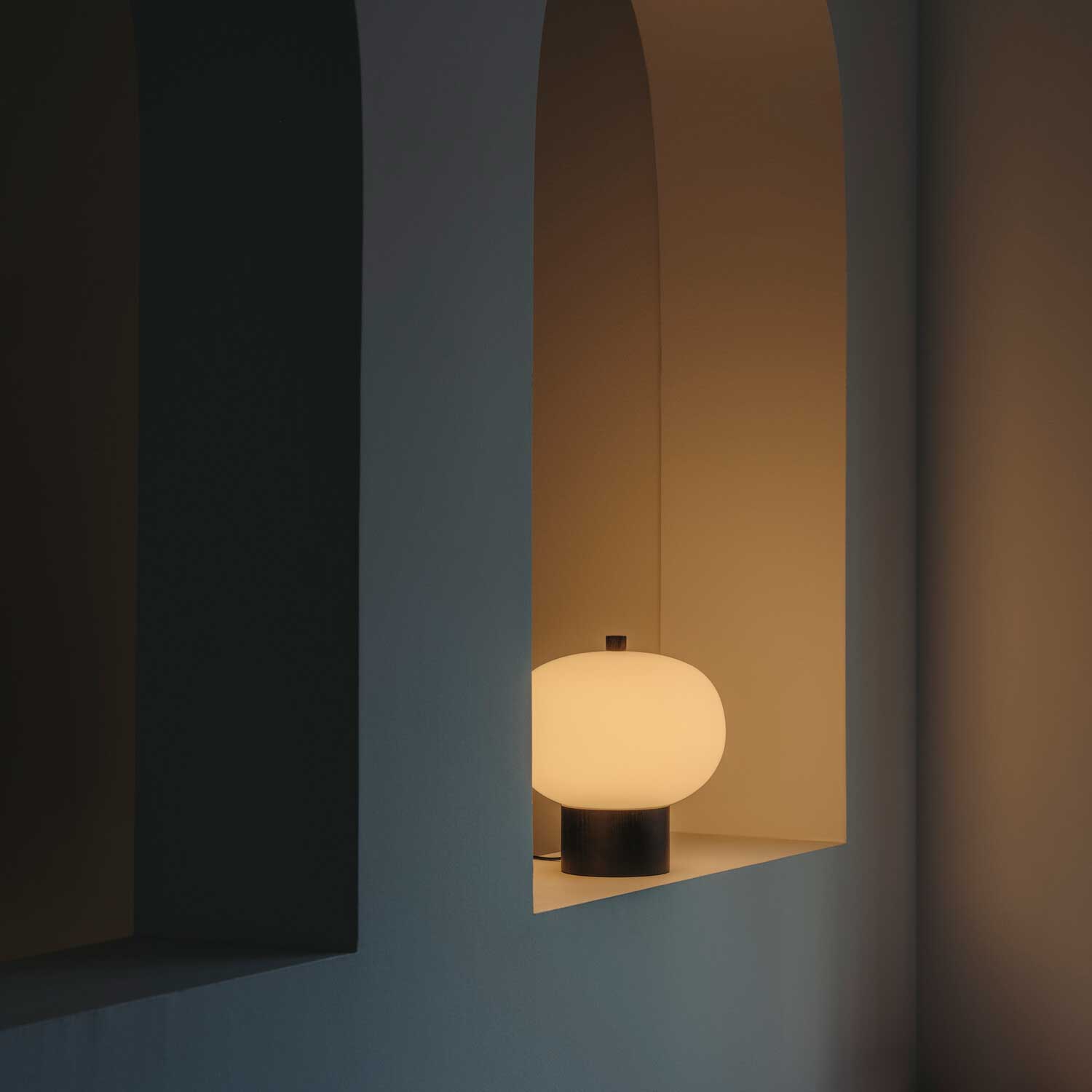 Ilargi - LED bedside lamp in glass with design for bedroom
