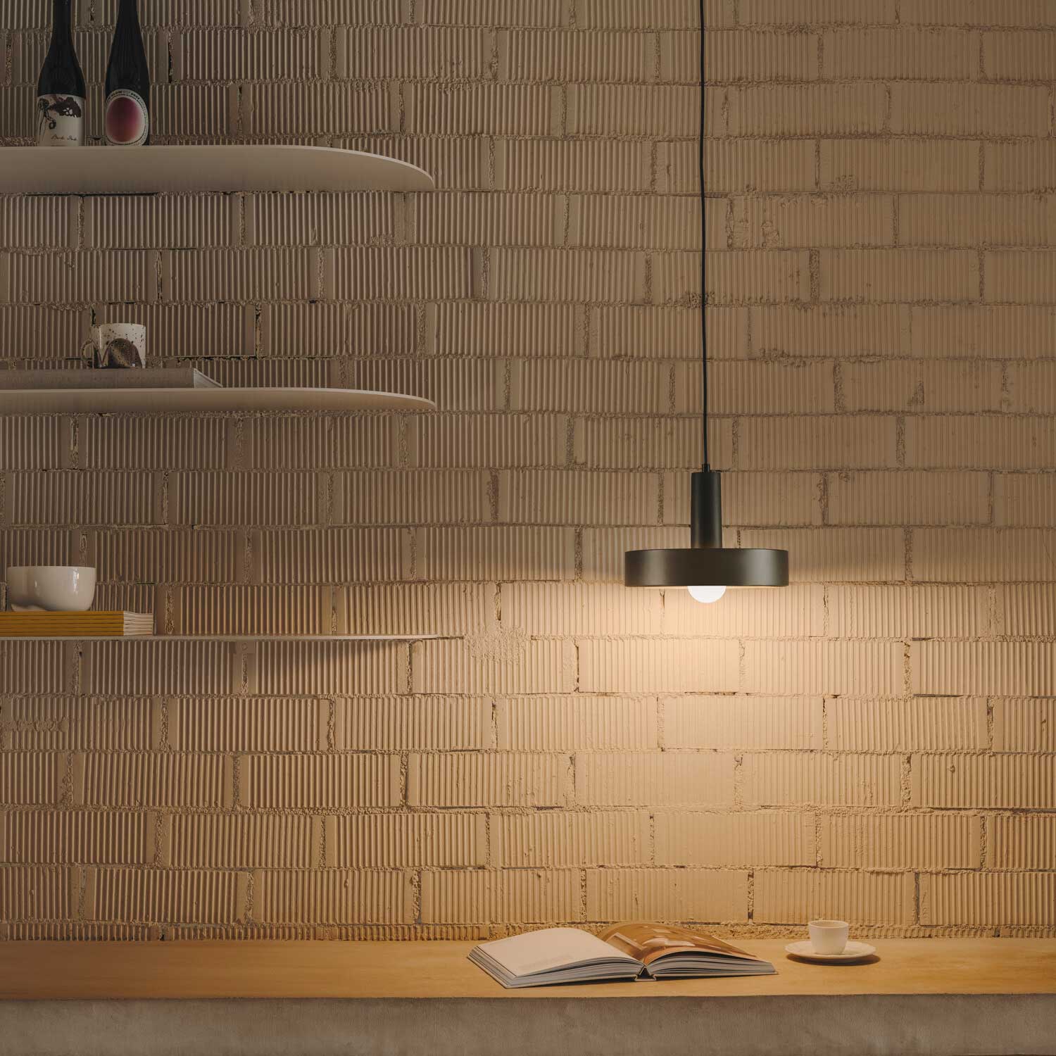 Keops - Lámpara colgante de metal de diseño colorido para cocina