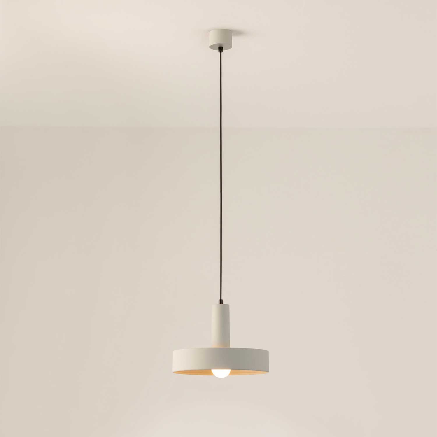 Keops - Lámpara colgante de metal de diseño colorido para cocina