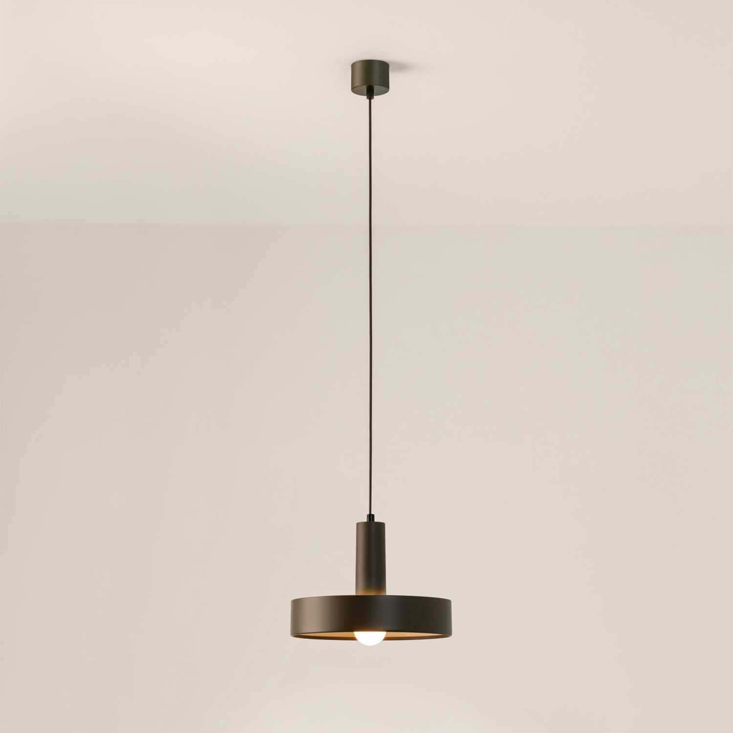 Keops - Lámpara colgante de metal de diseño colorido para cocina