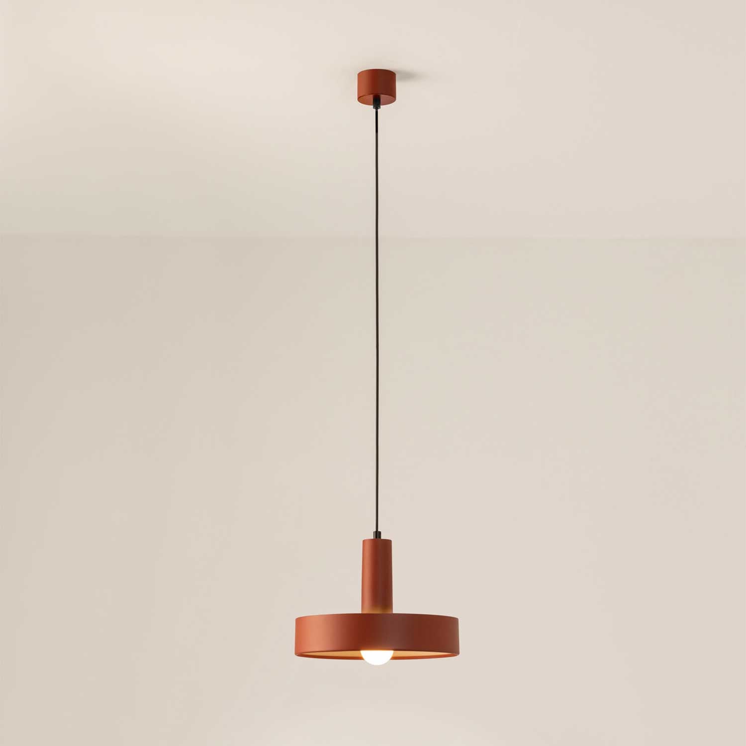 Keops - Lámpara colgante de metal de diseño colorido para cocina