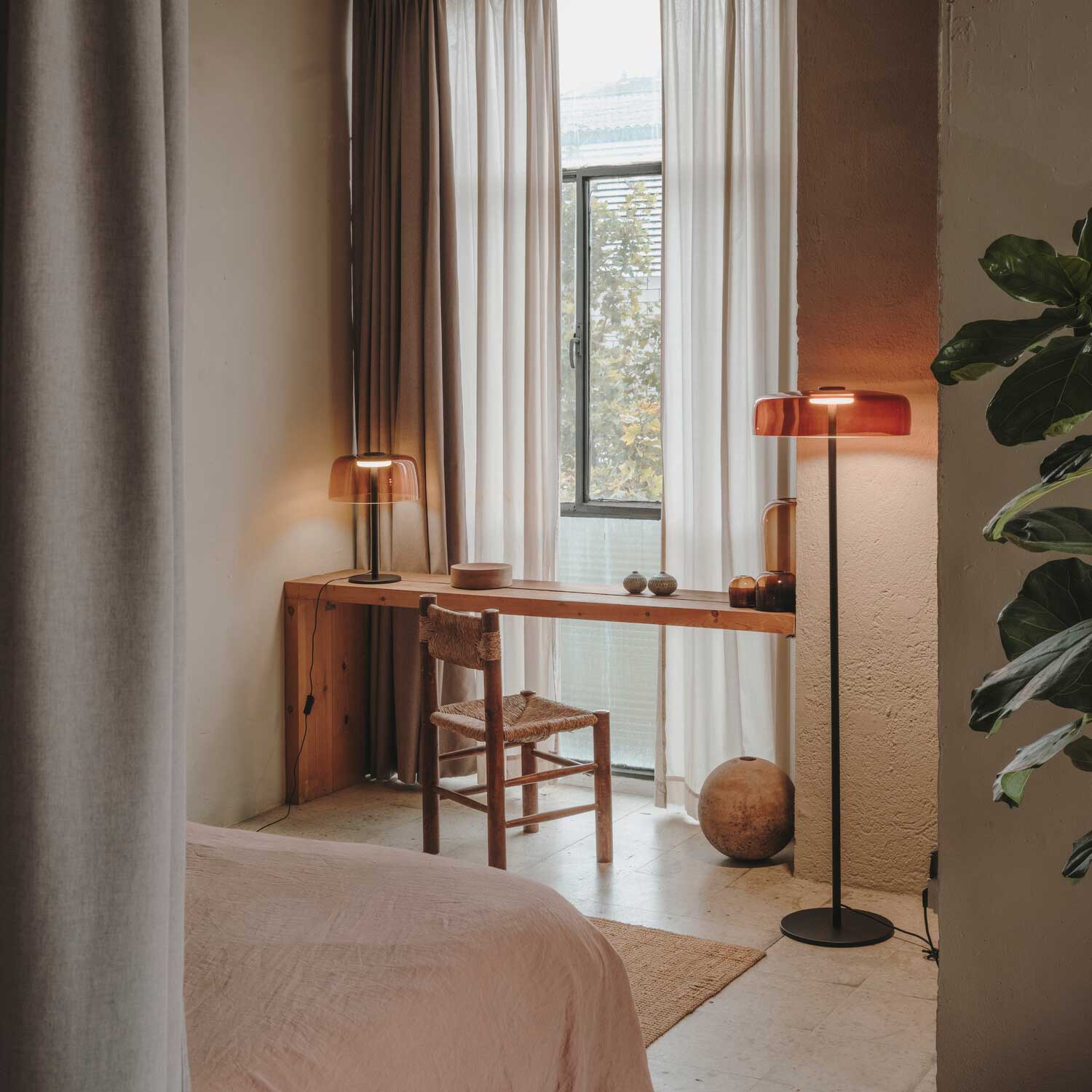 Levels 1 - LED floor lamp in glass design for living room