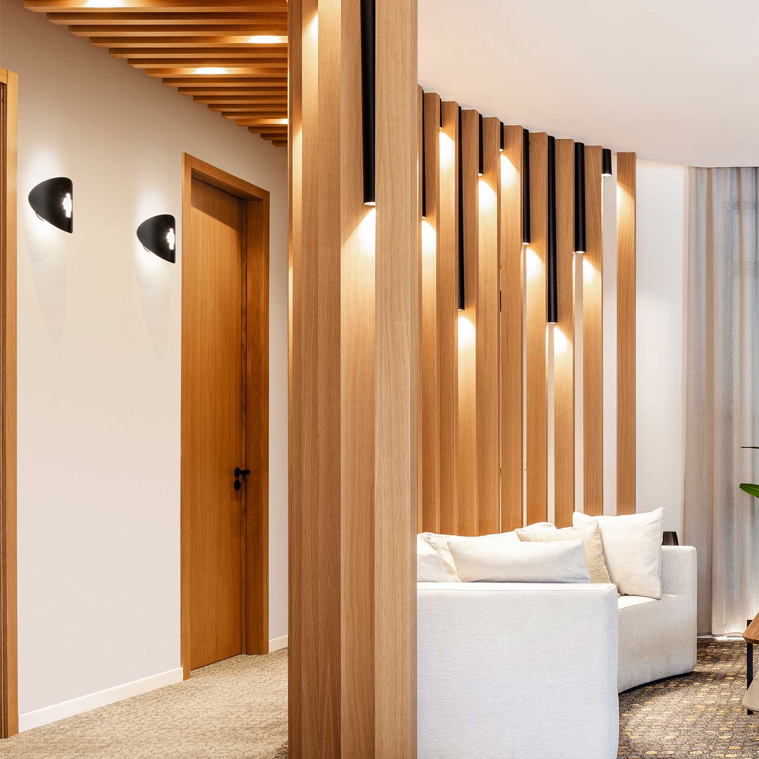 Луна - Минималистичный дизайнерский настенный светильник для гостиной