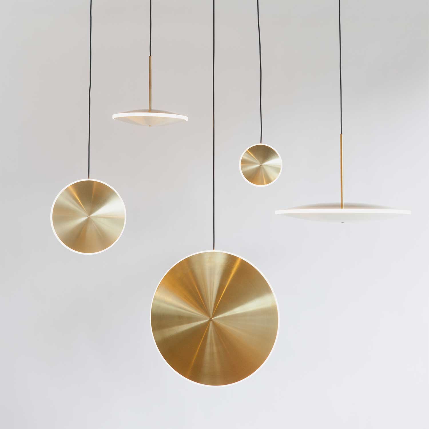 Chrona Dish h - Lámpara colgante led dorada o de acero para salón