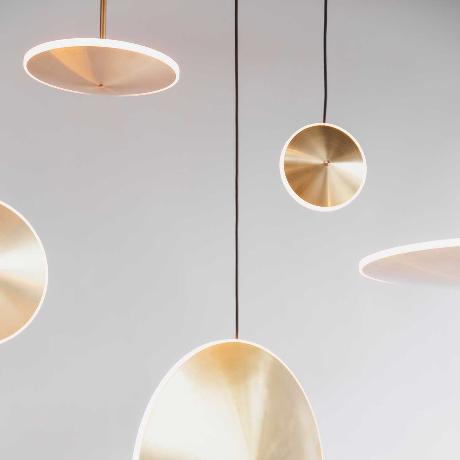 Chrona Dish h - Lámpara colgante led dorada o de acero para salón