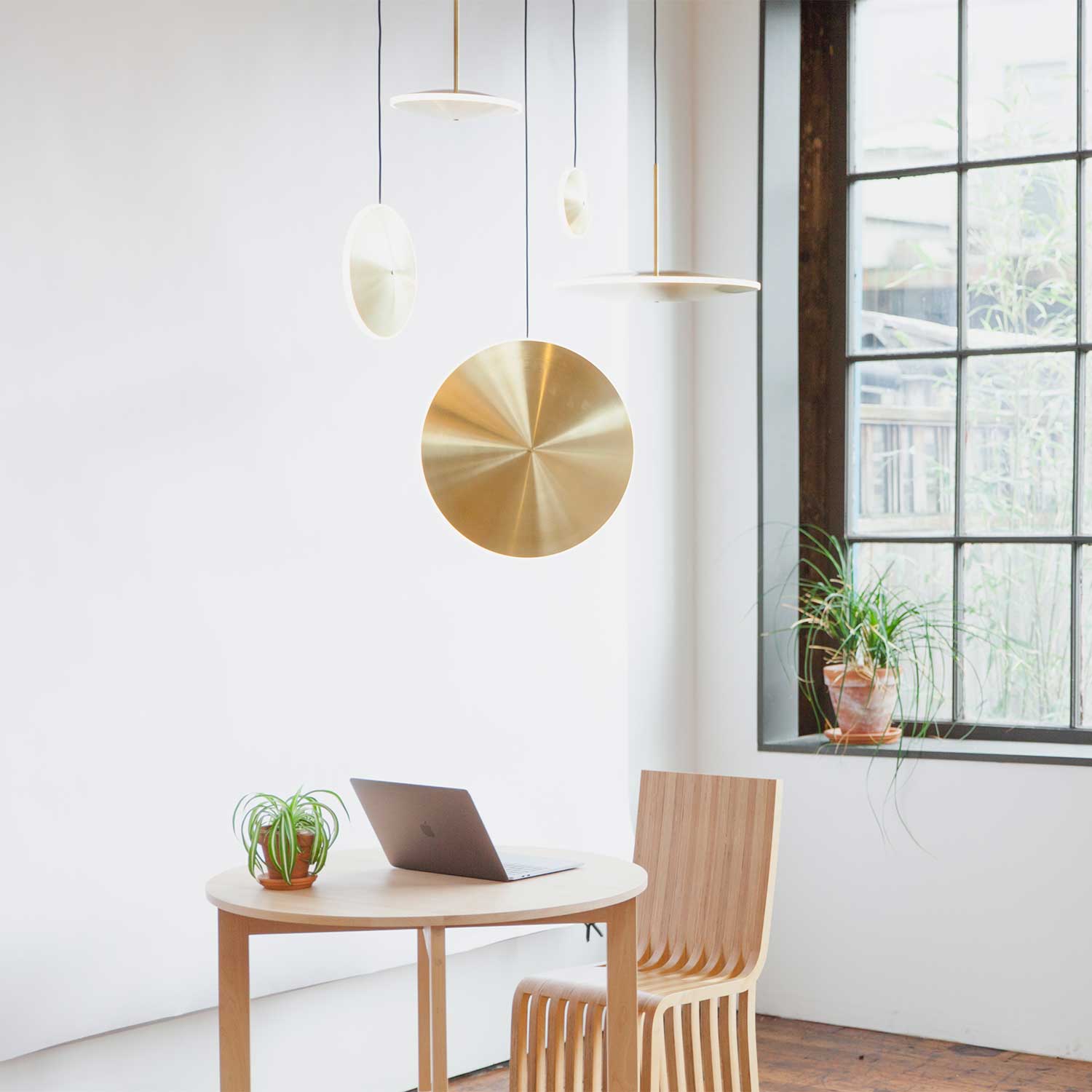 Chrona Dish h - Lámpara colgante led dorada o de acero para salón