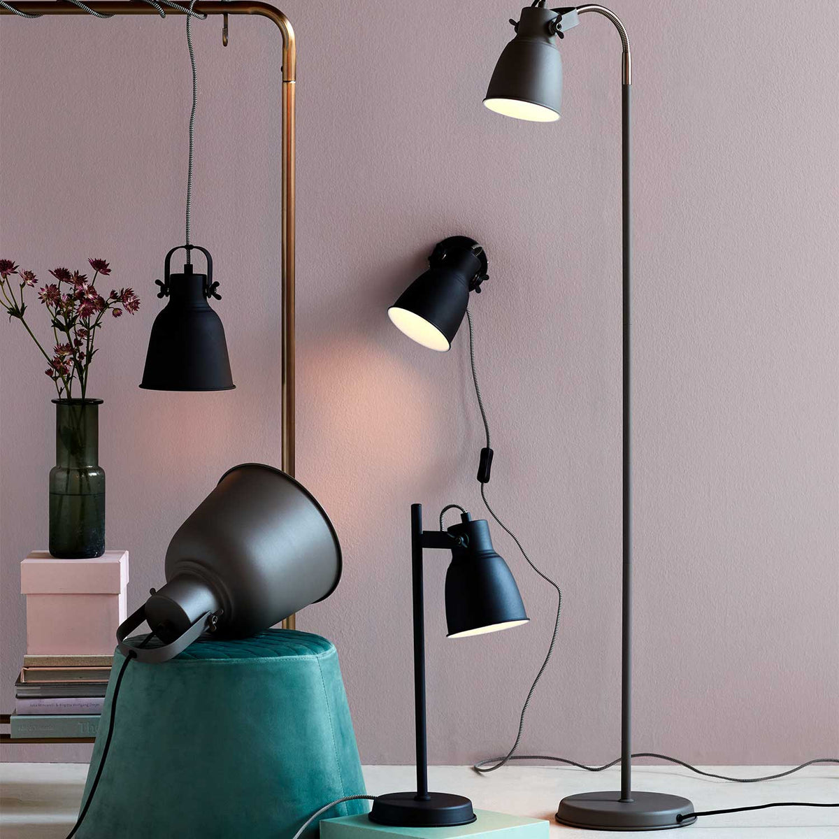 Adrian - Suspension orientable en métal anthracite, style industriel
