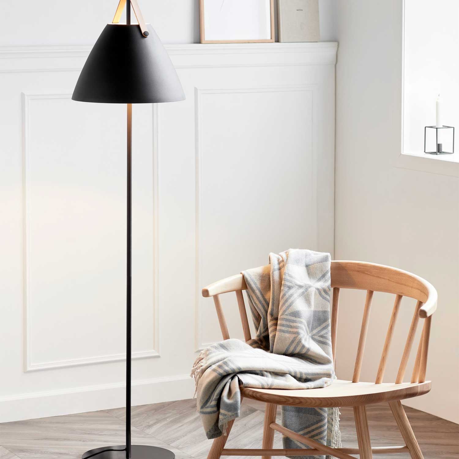 Strap - Lampadaire en acier et cuir pour salon style scandinave