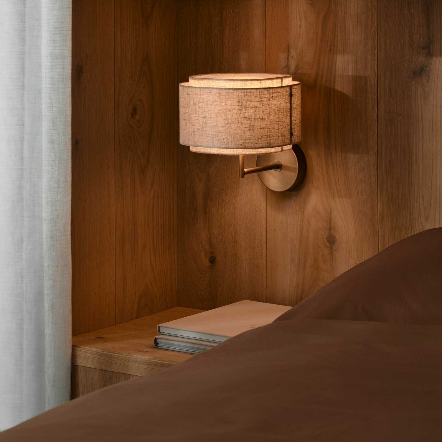 Takai - Goldene Wandlampe mit Leinen für zeitgenössisches Schlafzimmer