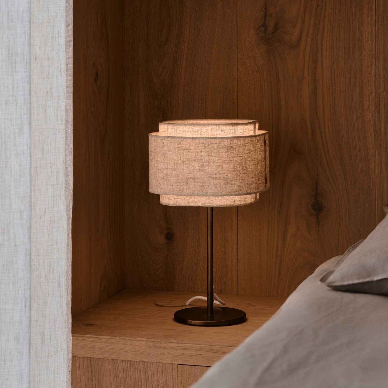 Takai - Lampe à poser en lin et acier doré pour chambre beige