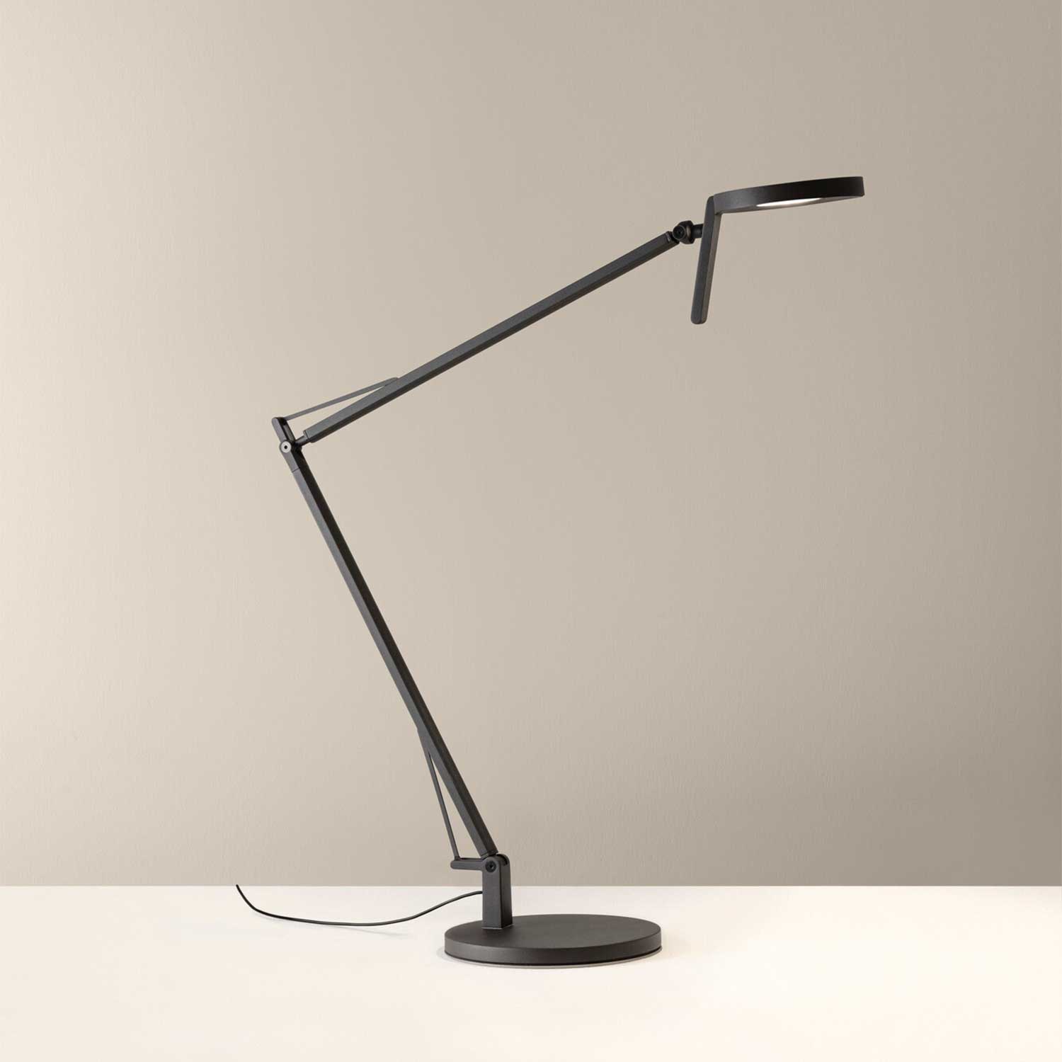 Maca - Minimalist design LED desk lamp