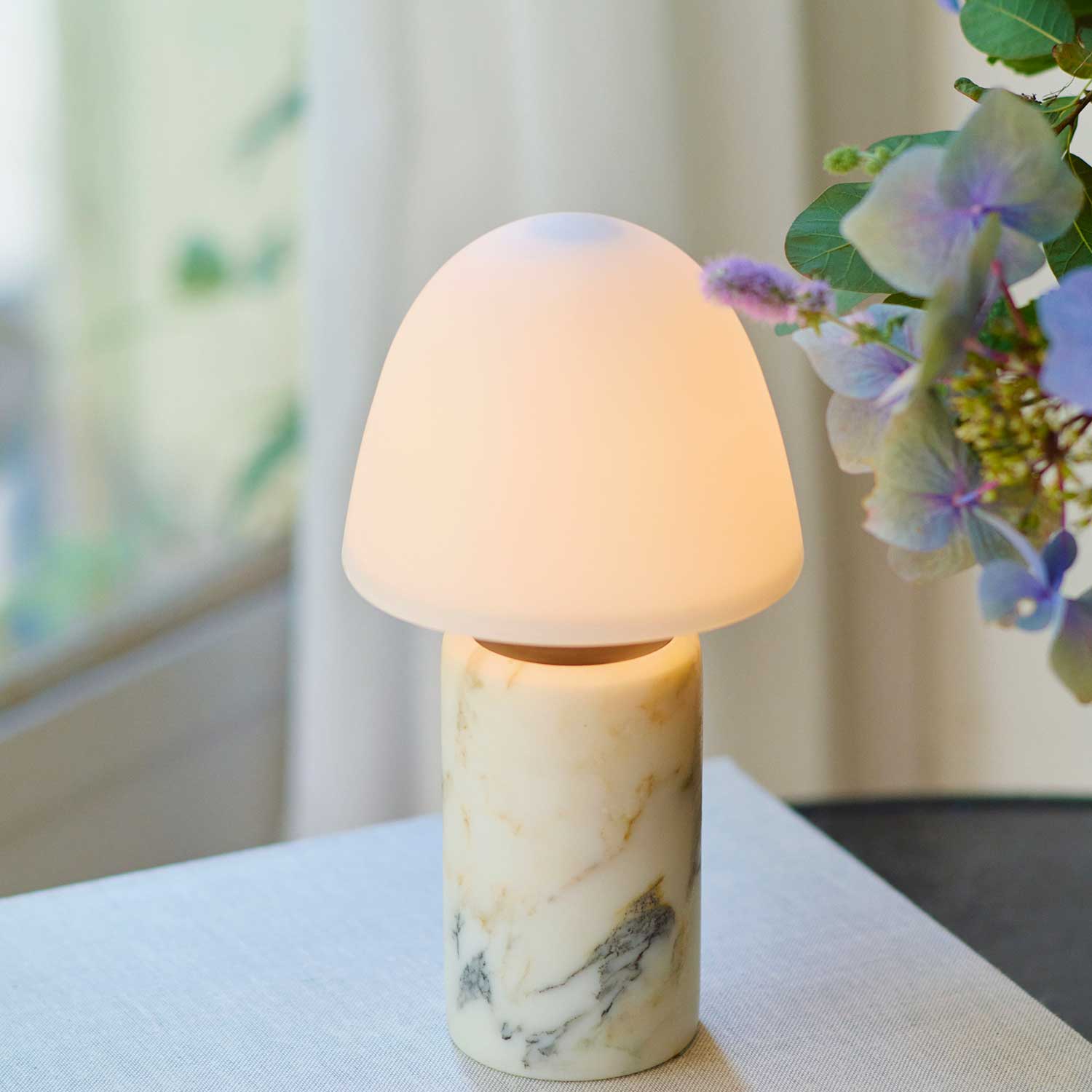 Fuse - Wireless design lamp in alabaster and brass