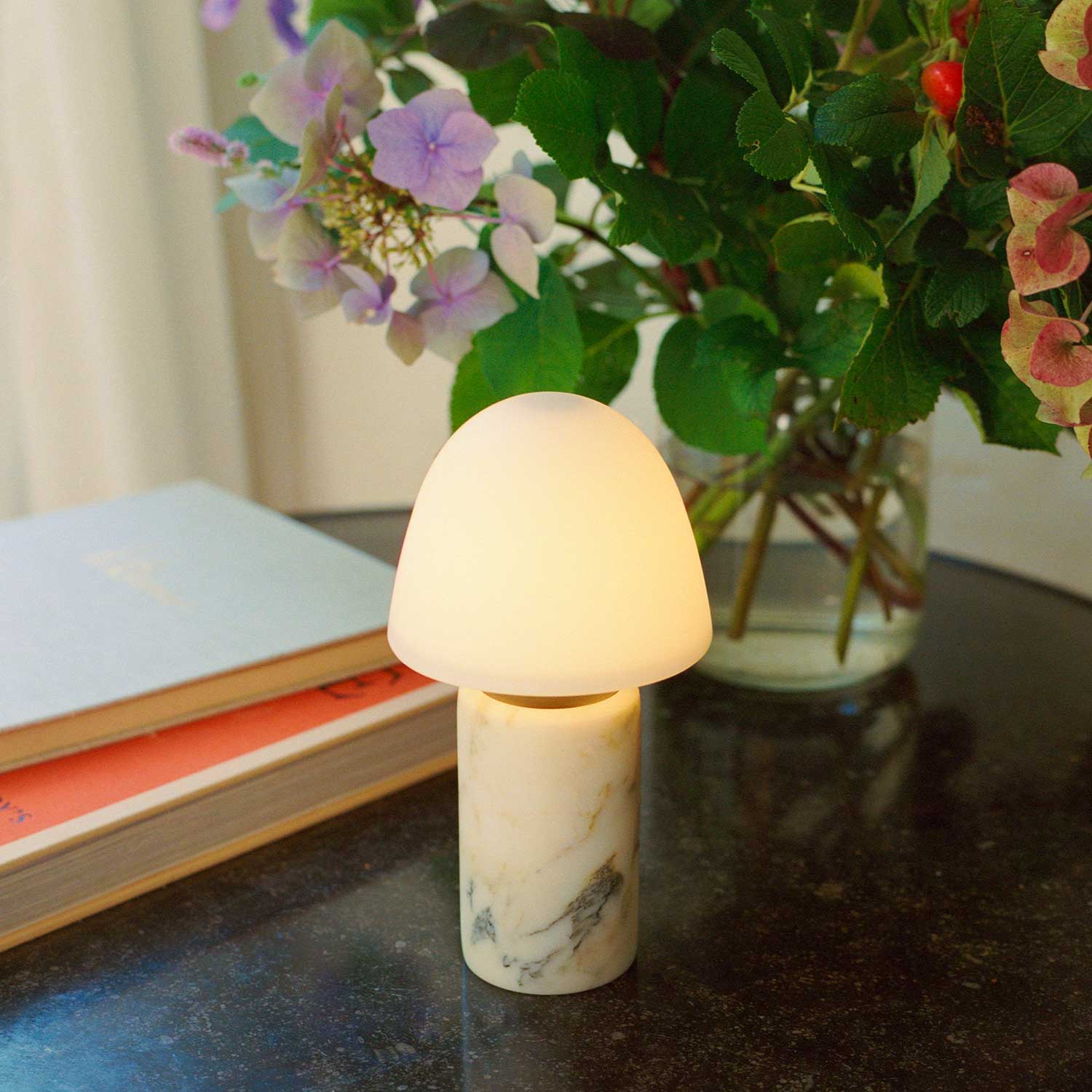 Fuse - Wireless design lamp in alabaster and brass