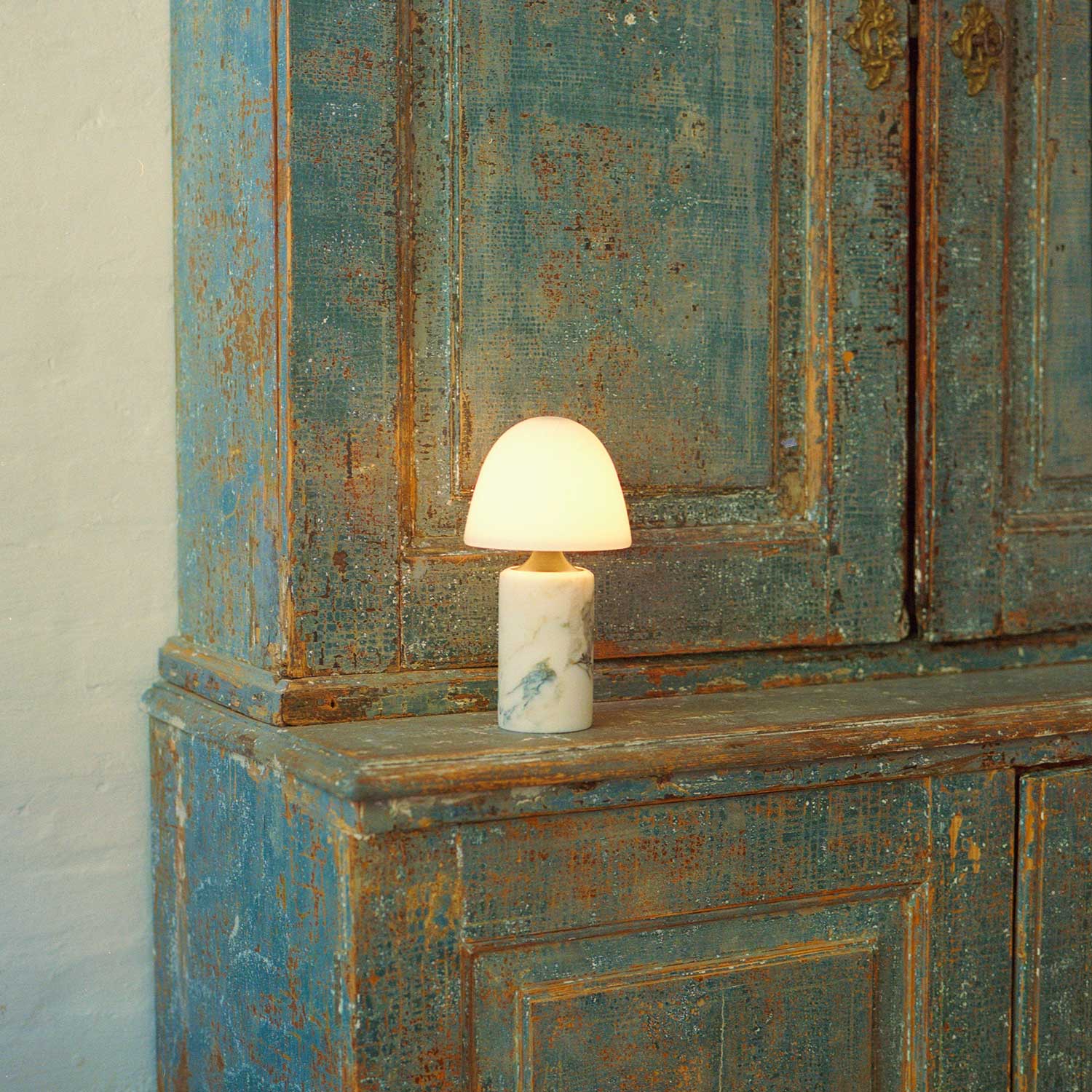 Fuse - Wireless design lamp in alabaster and brass