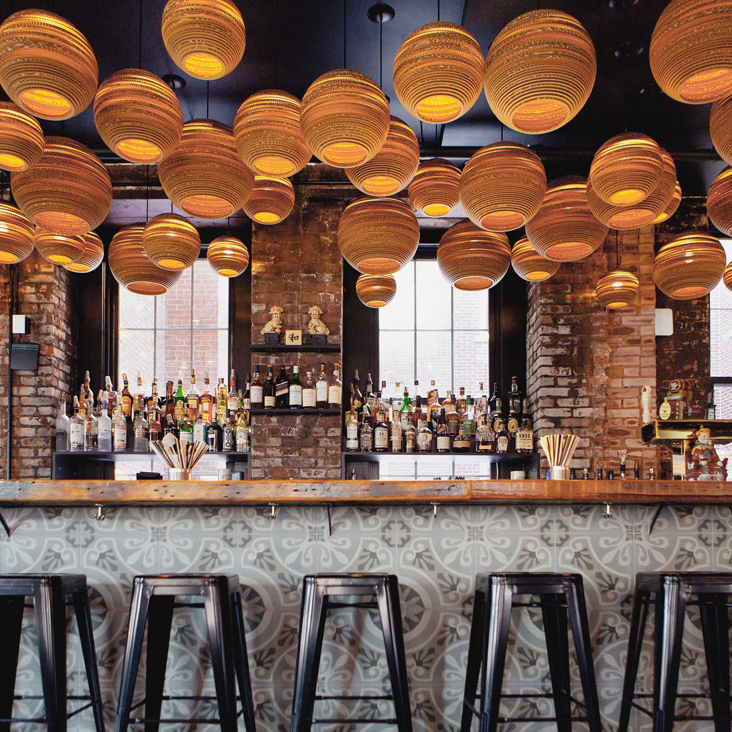 Scraplights Moon - Grande suspension boule en carton pour salon