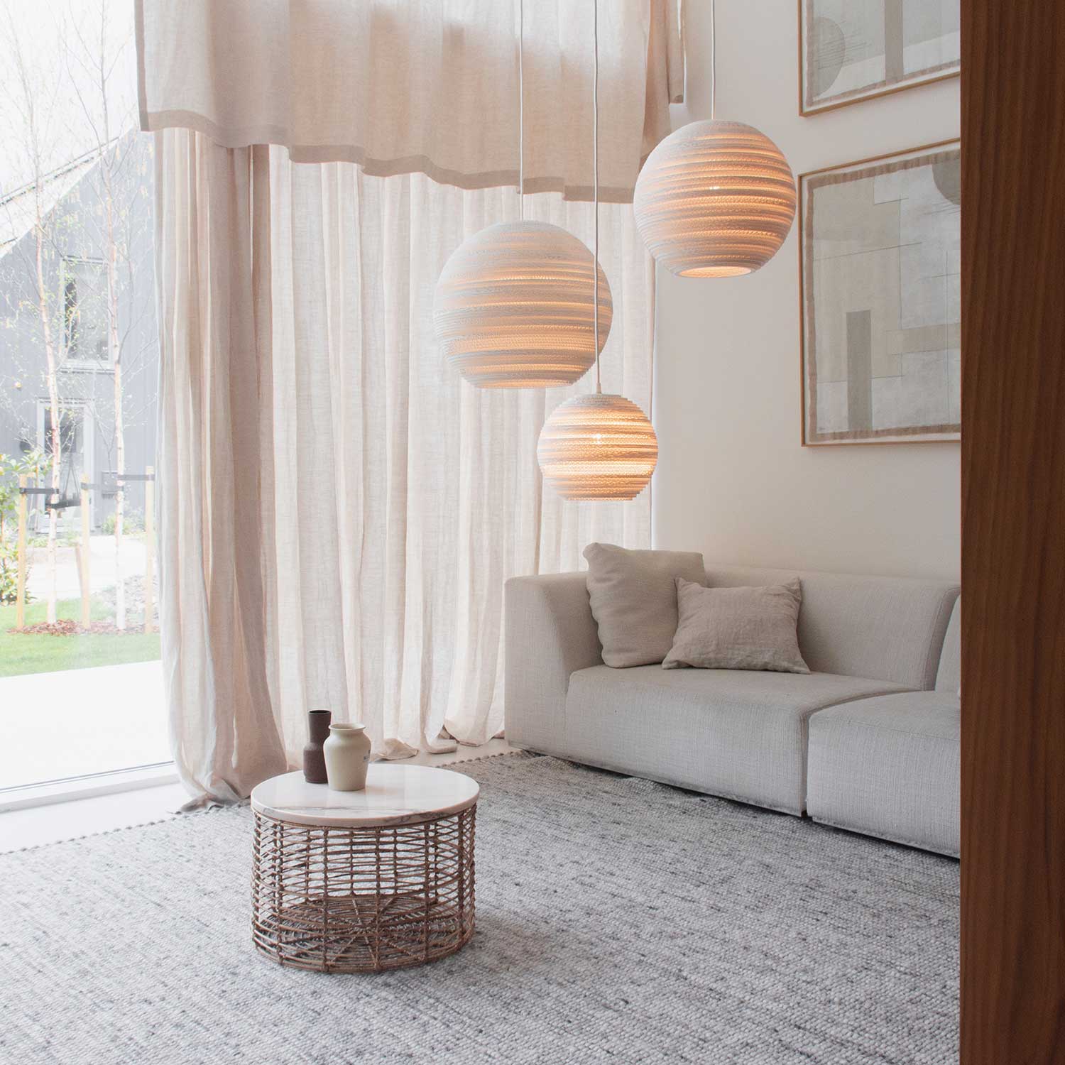 Scraplights Moon - Grande suspension boule en carton pour salon