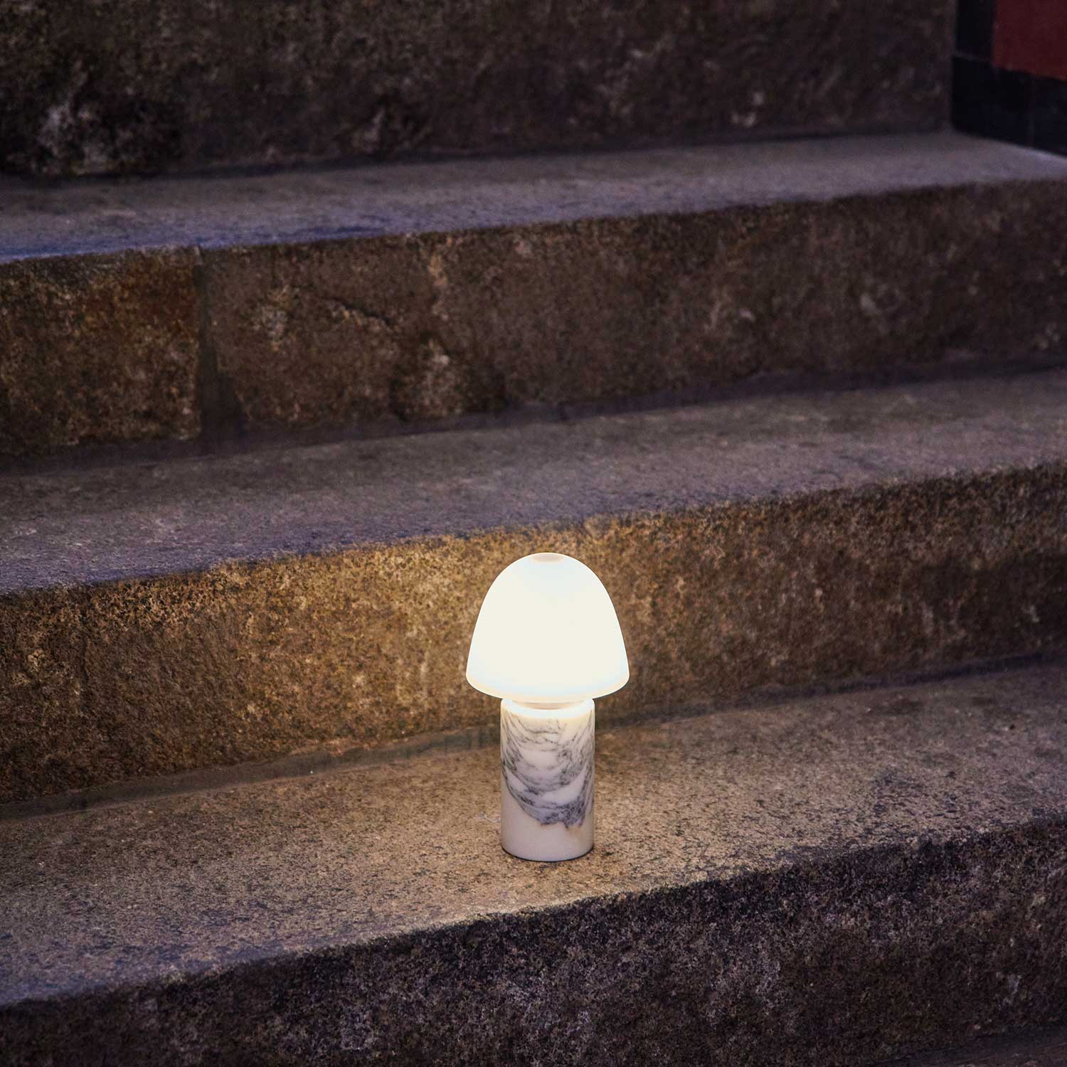 Fuse - Wireless design lamp in alabaster and brass