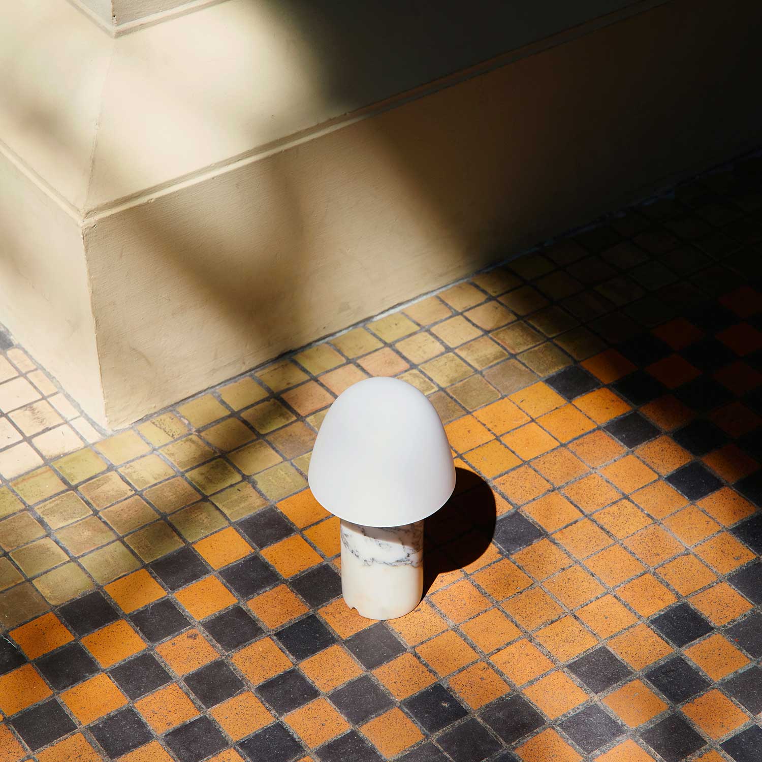 Fuse - Wireless design lamp in alabaster and brass