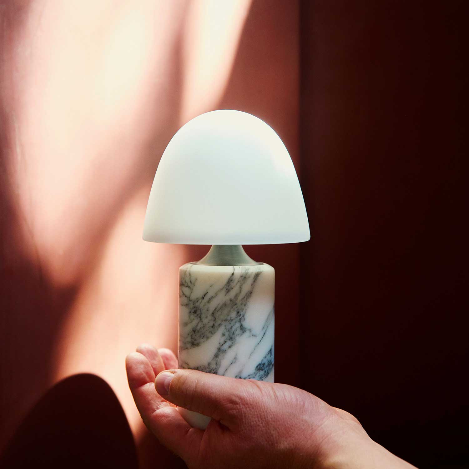Fuse - Wireless design lamp in alabaster and brass