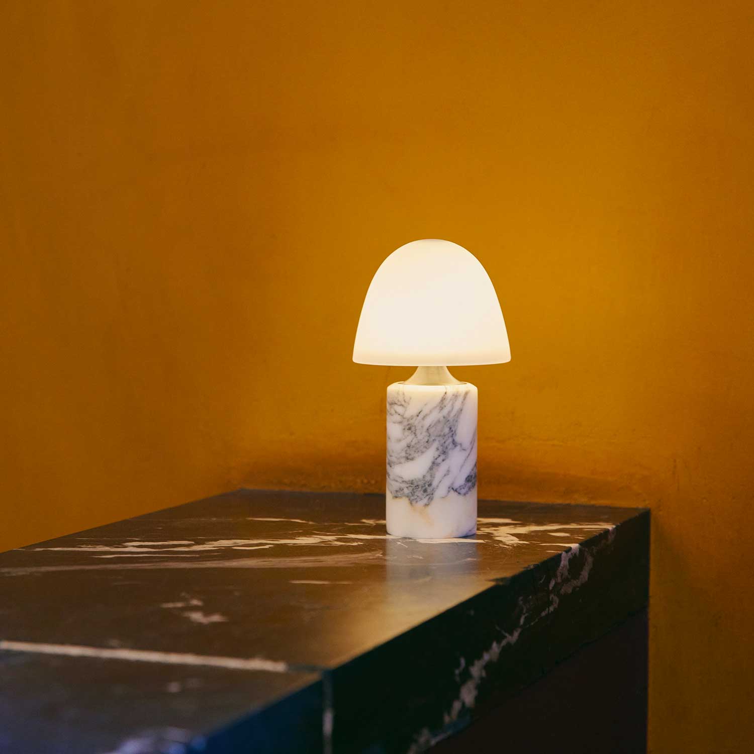 Fuse - Wireless design lamp in alabaster and brass