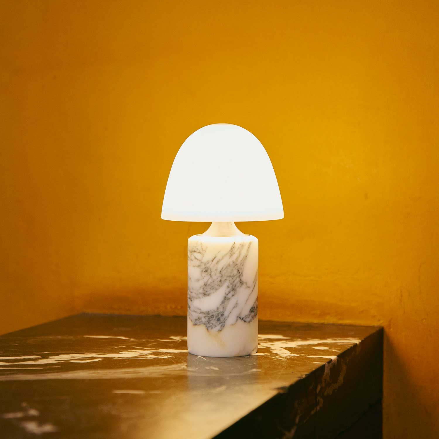 Fuse - Lampe sans-fil design en albâtre et laiton