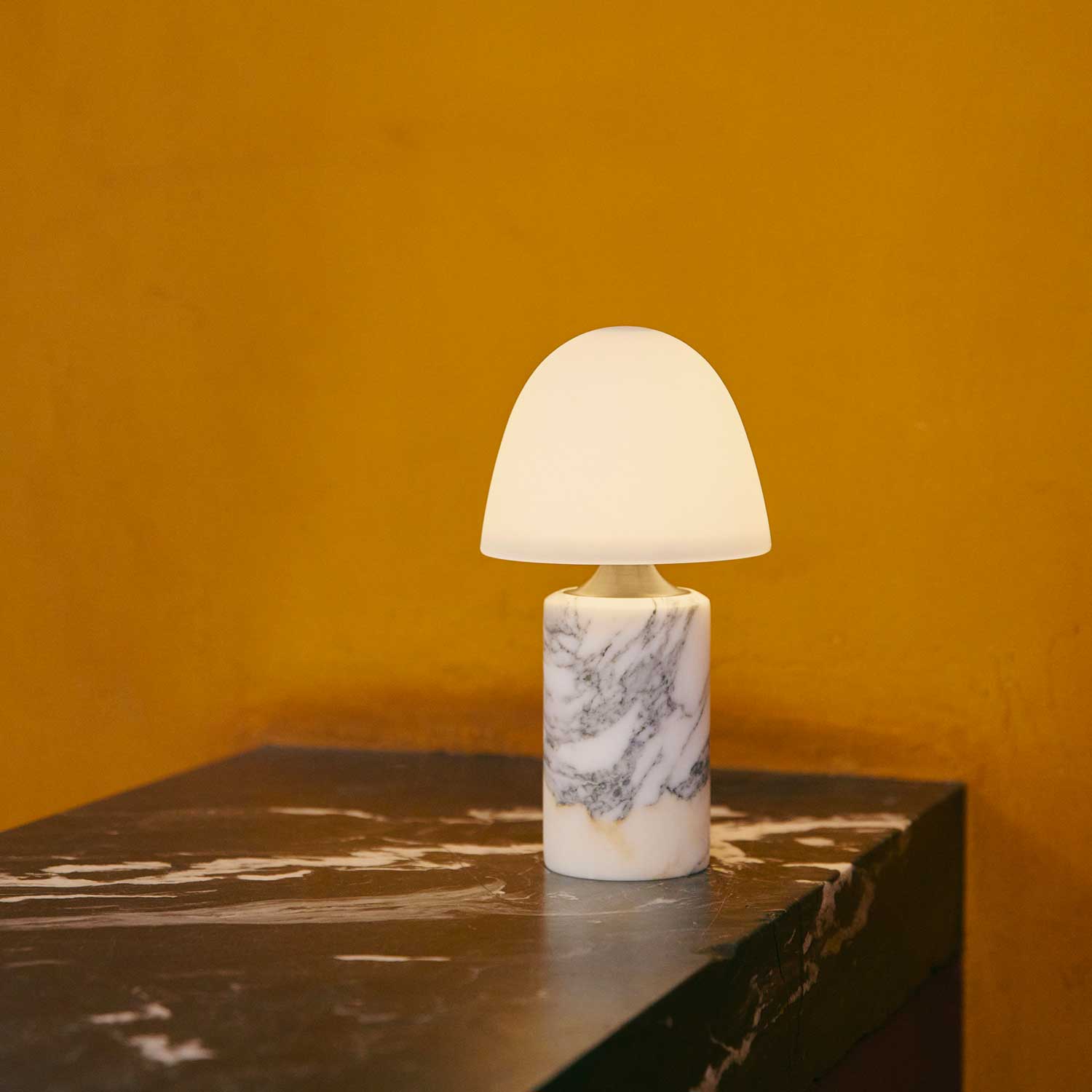 Fuse - Wireless design lamp in alabaster and brass