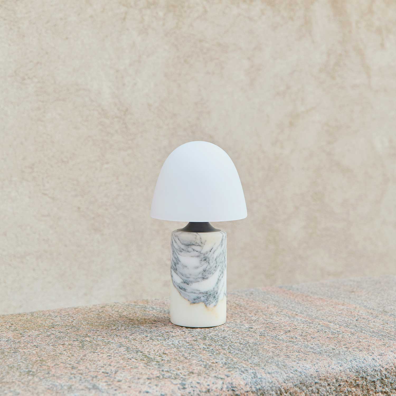 Fuse - Wireless design lamp in alabaster and brass