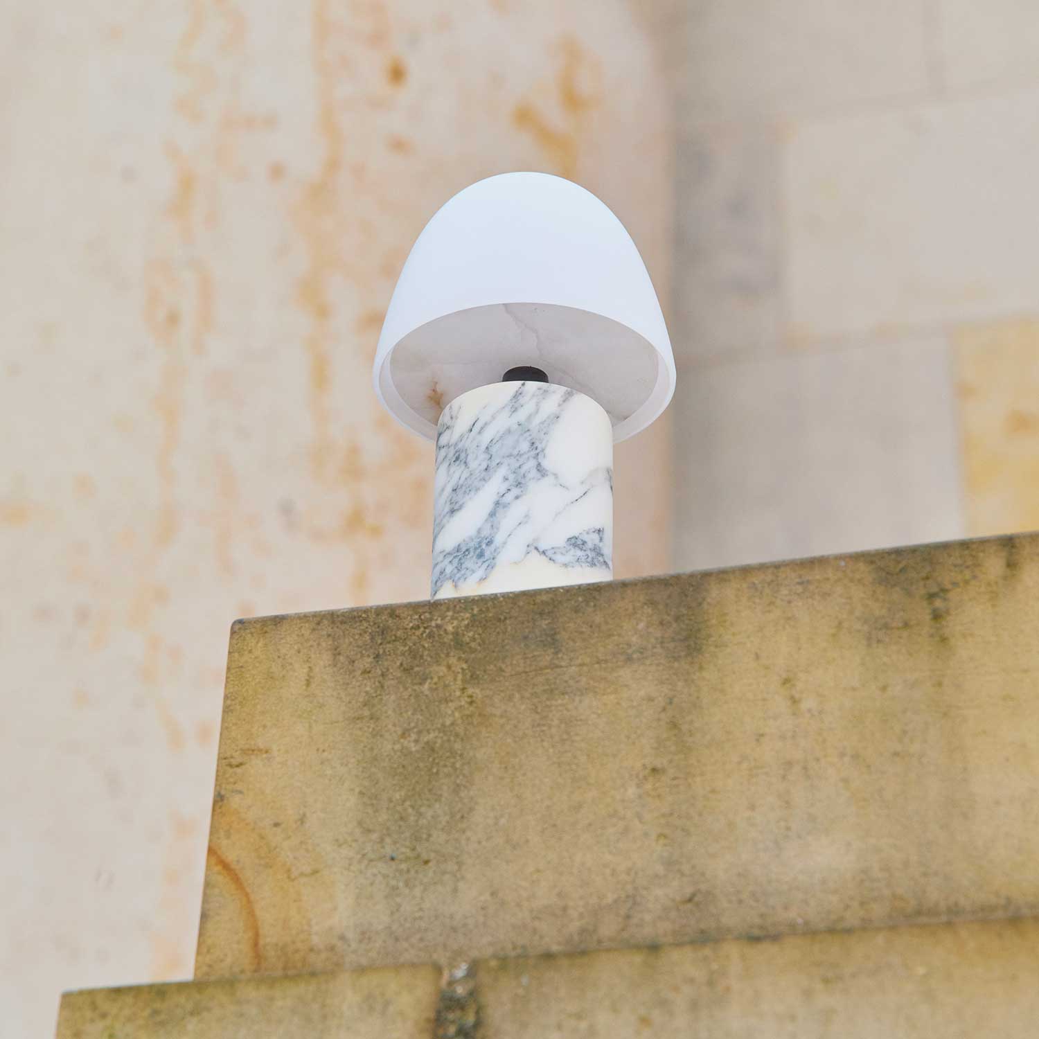 Fuse - Wireless design lamp in alabaster and brass
