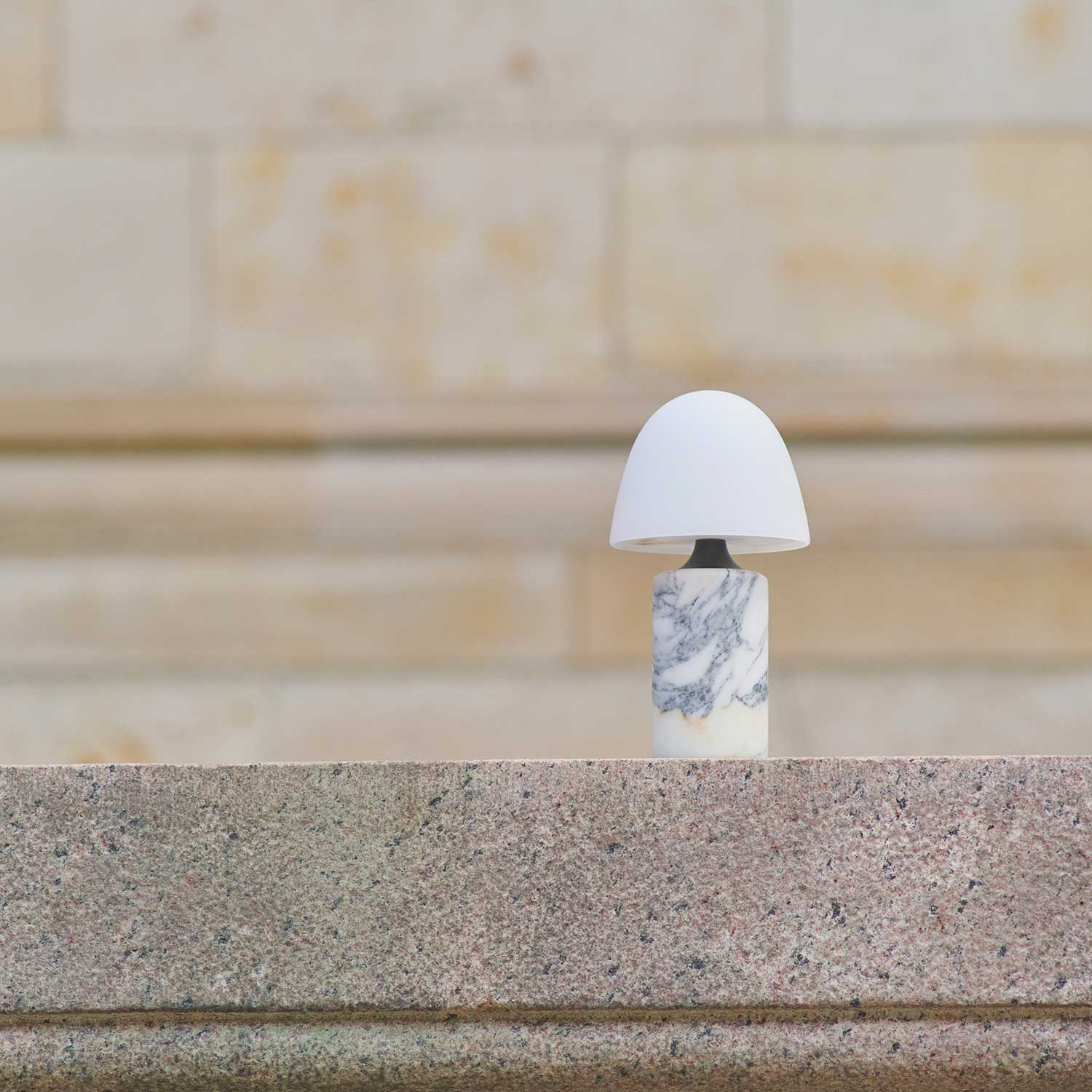 Fuse - Wireless design lamp in alabaster and brass