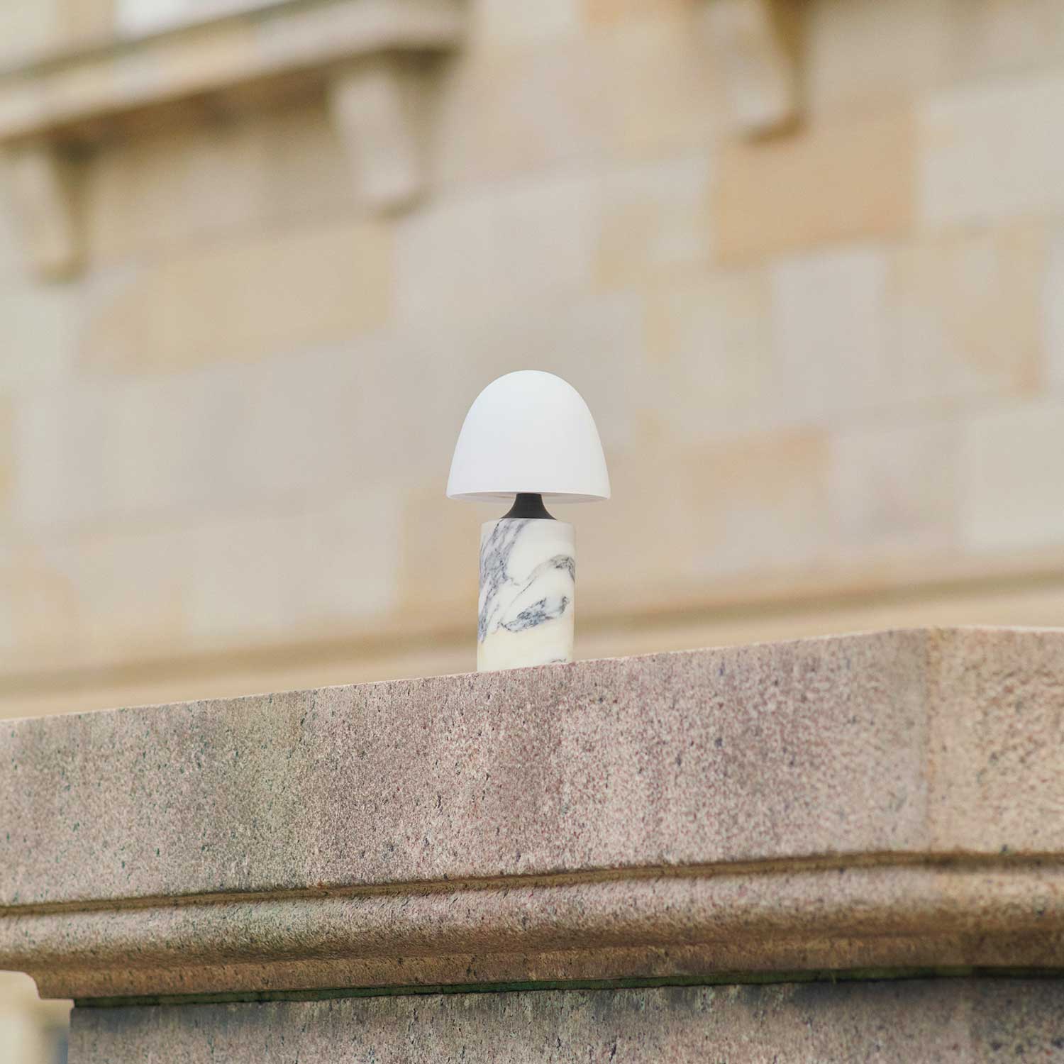 Fuse - Wireless design lamp in alabaster and brass