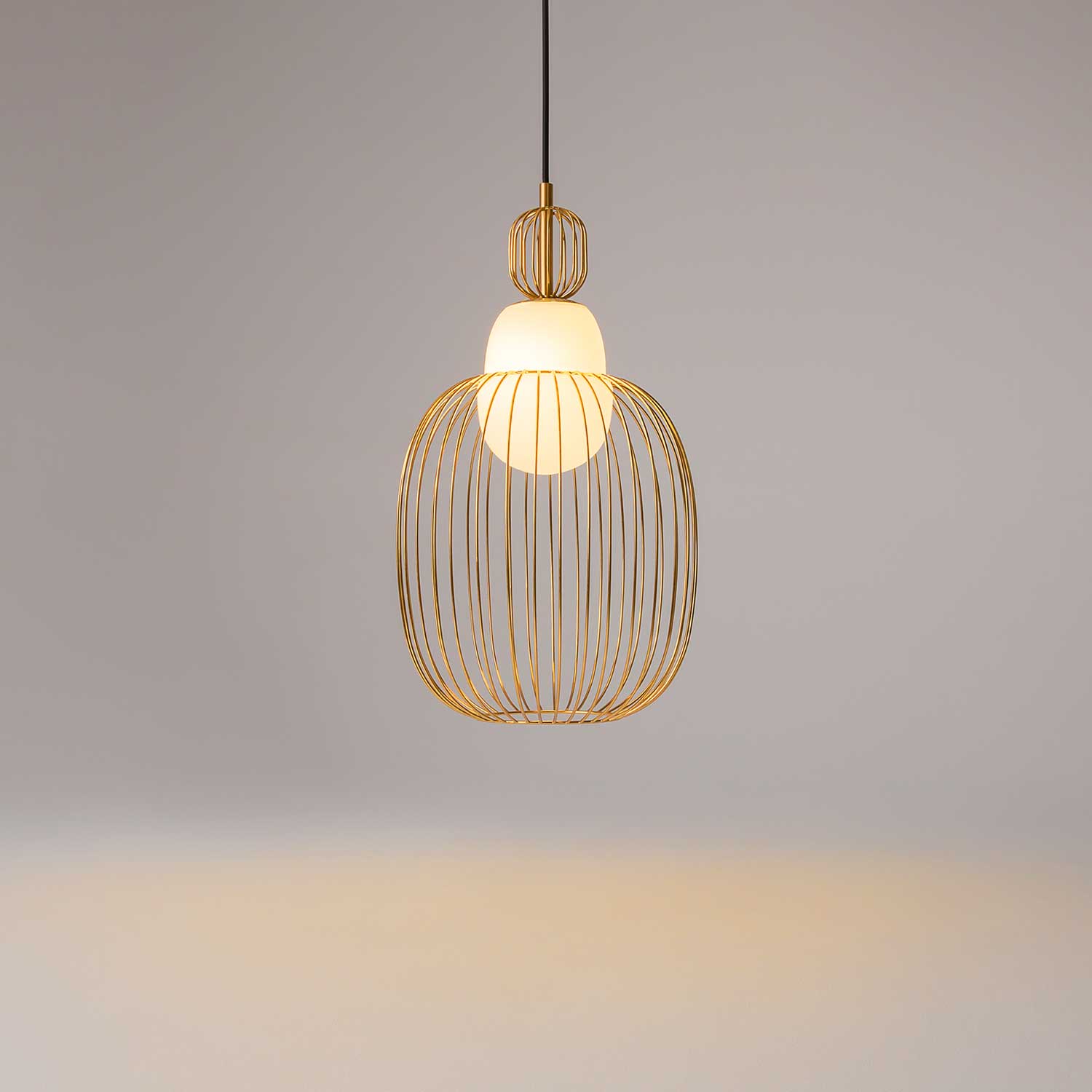 Levitation - Gold cage-shaped design pendant light