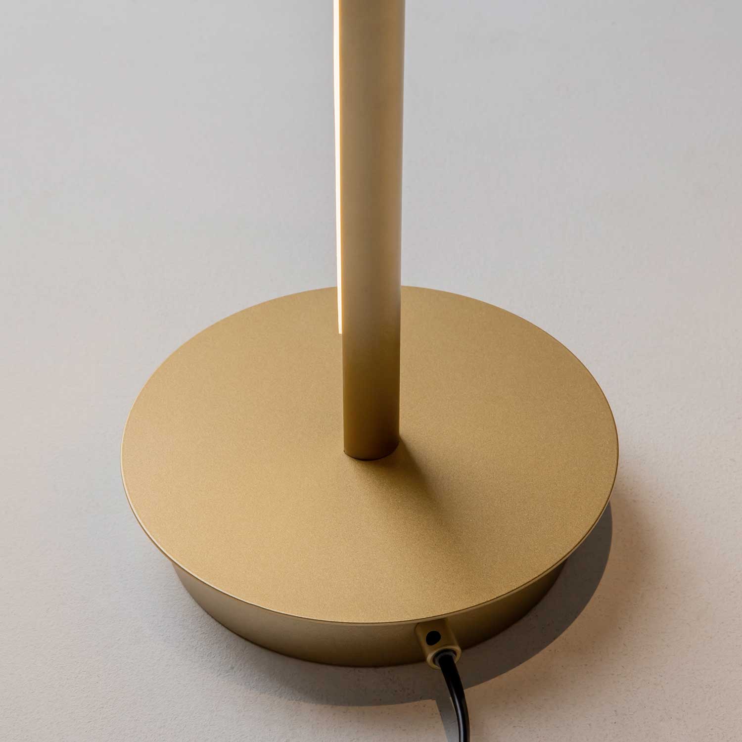 Thin - Minimalist floor LED lamp with modern design