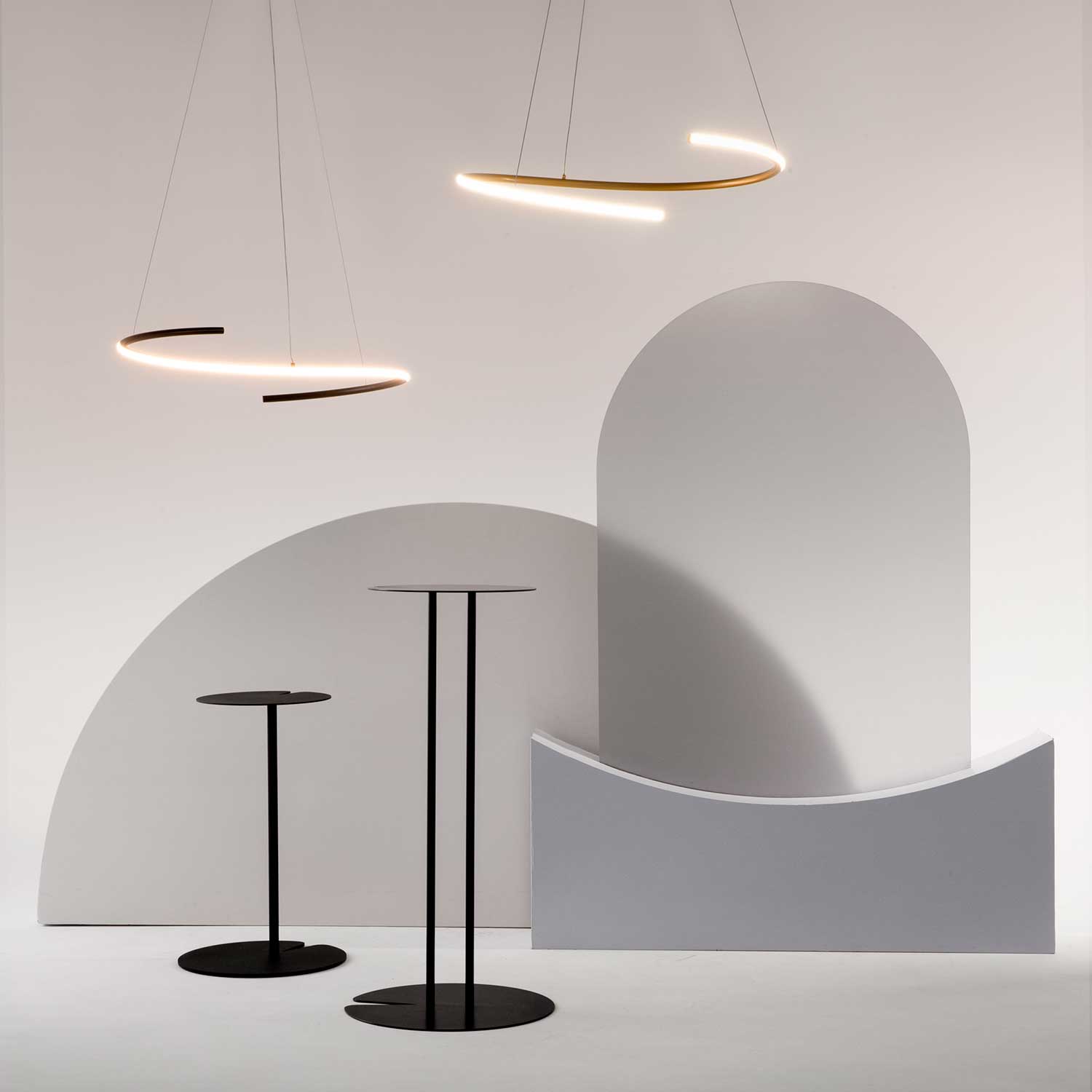 Curve - LED suspension in black or gold steel for dining room