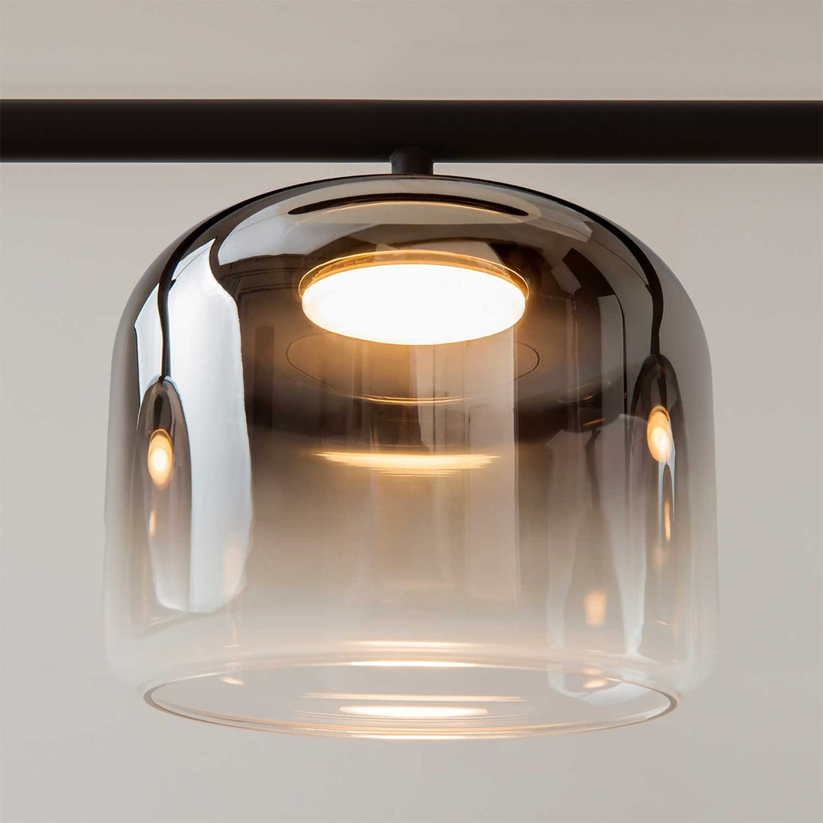 Spirito - Suspension LED linéaire à trois globes en verre fumé et métal, style contemporain