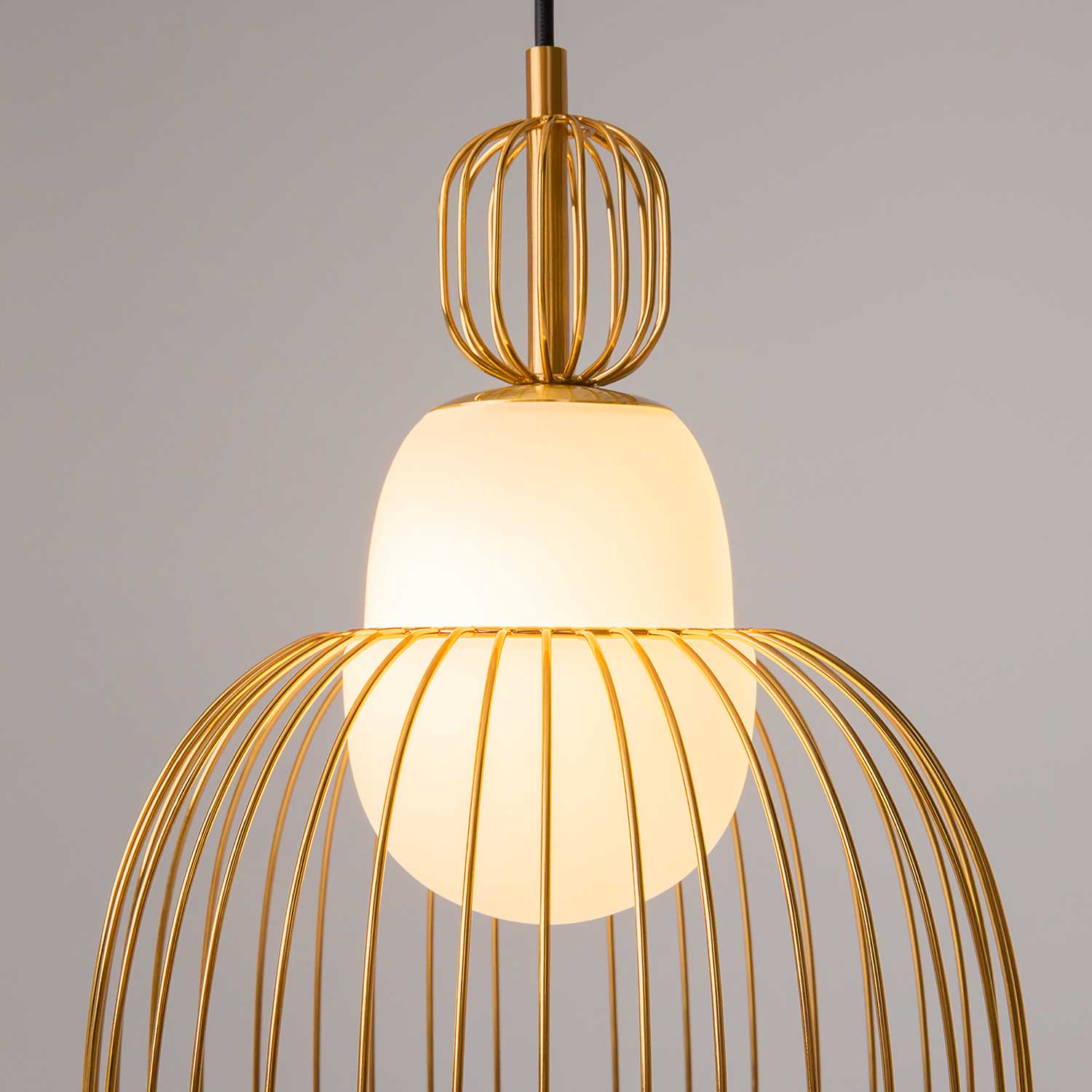 Levitation - Gold cage-shaped design pendant light