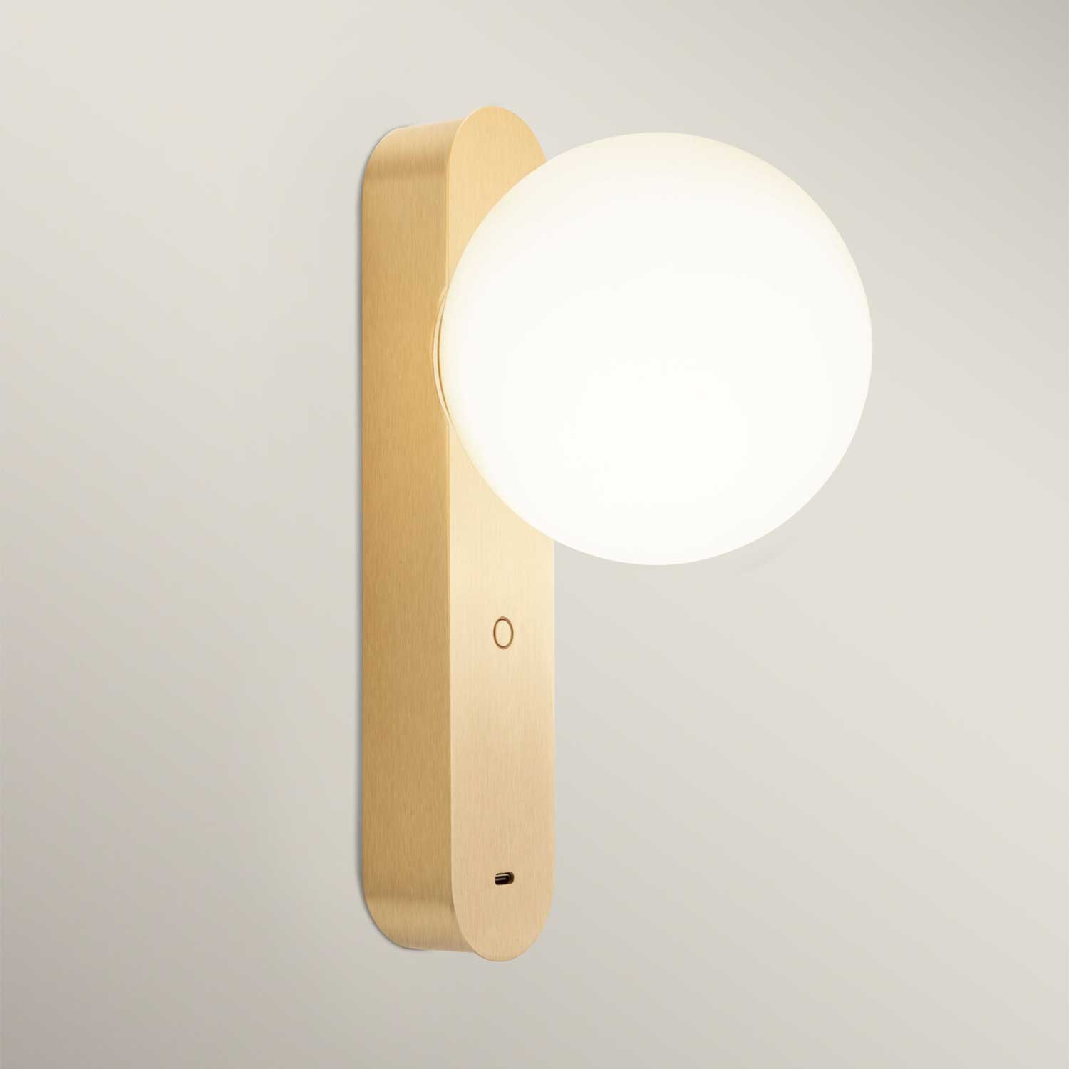 Perlina USB - Dimmable LED wall light with USB-C charger design