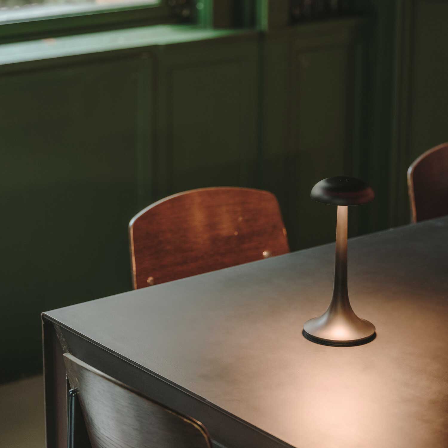 Portobello - Waterproof wireless lamp with a design for outdoor table