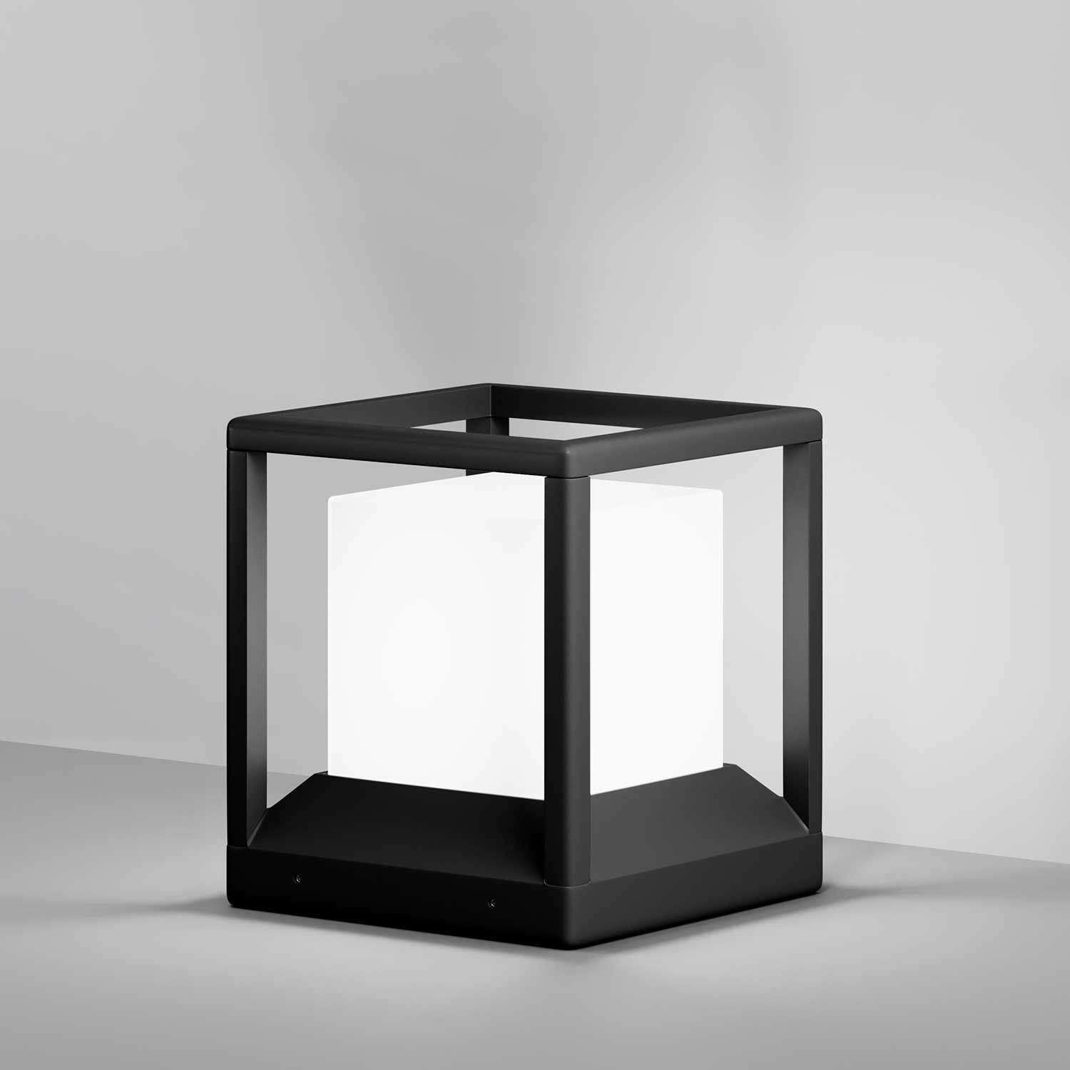 Trim - Potelet design en acier noir pour jardin