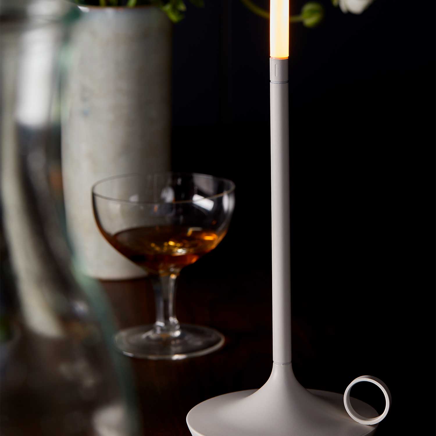 Wick - Переносная беспроводная перезаряжаемая лампа в форме свечи