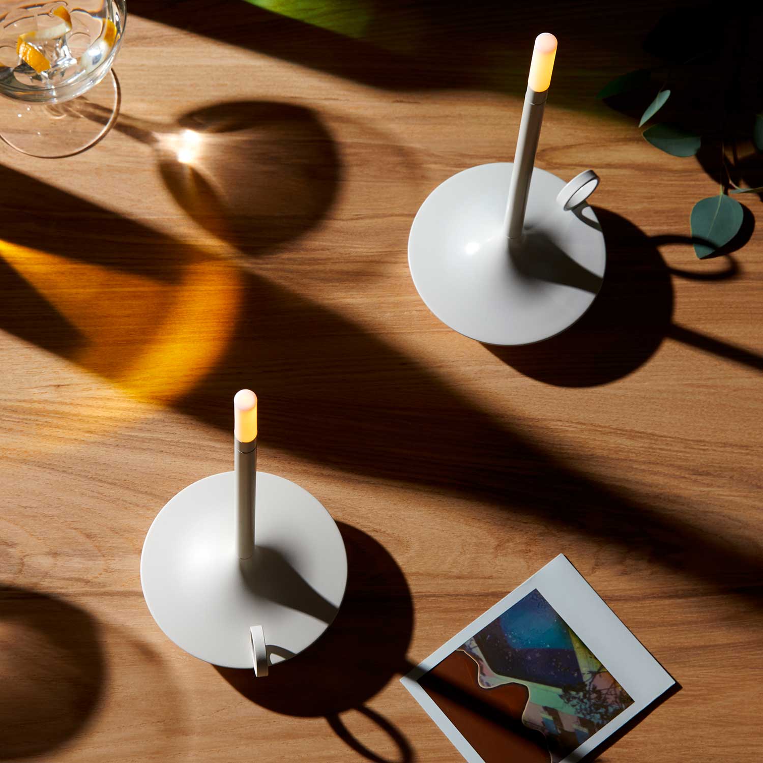 Wick - Переносная беспроводная перезаряжаемая лампа в форме свечи
