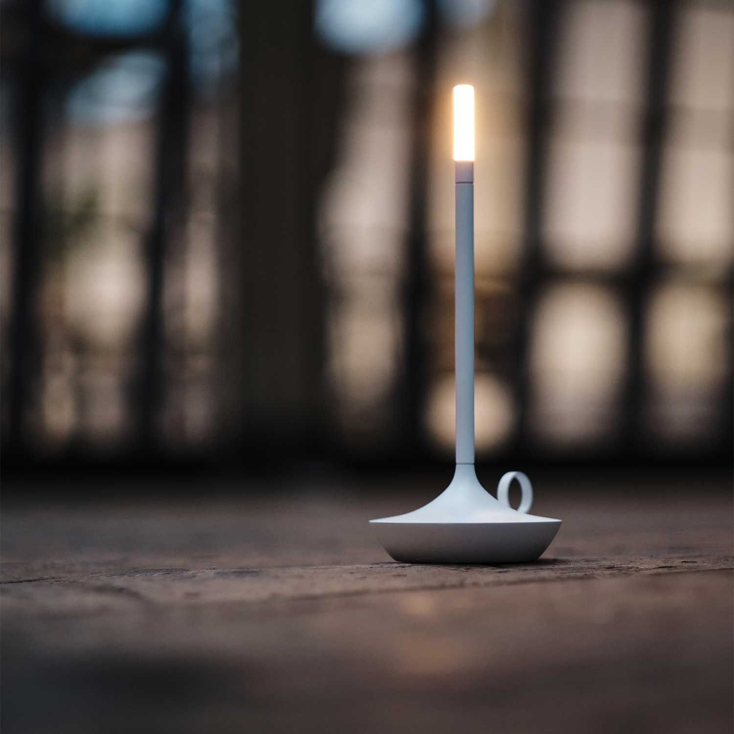 Wick - Переносная беспроводная перезаряжаемая лампа в форме свечи