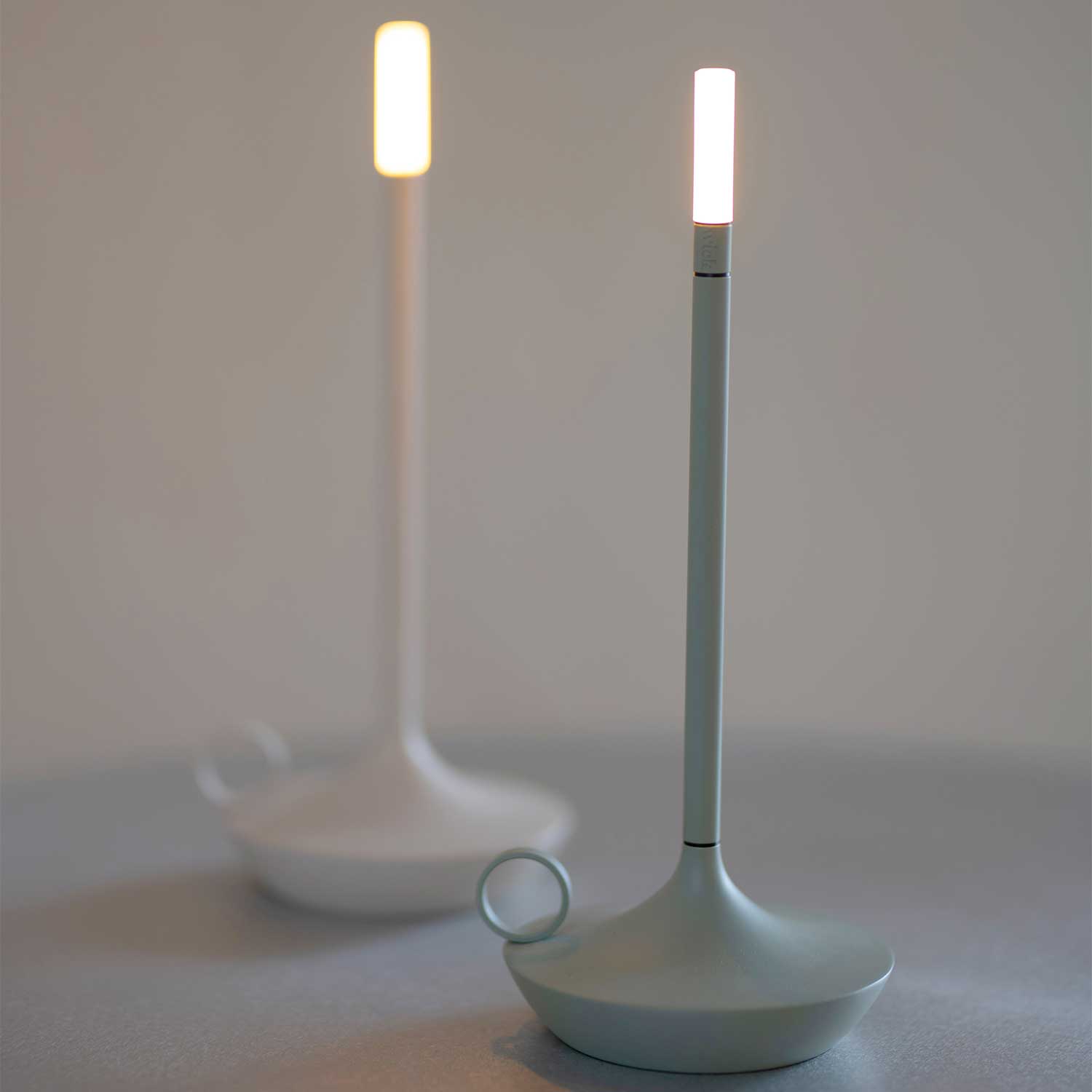 Wick - Переносная беспроводная перезаряжаемая лампа в форме свечи