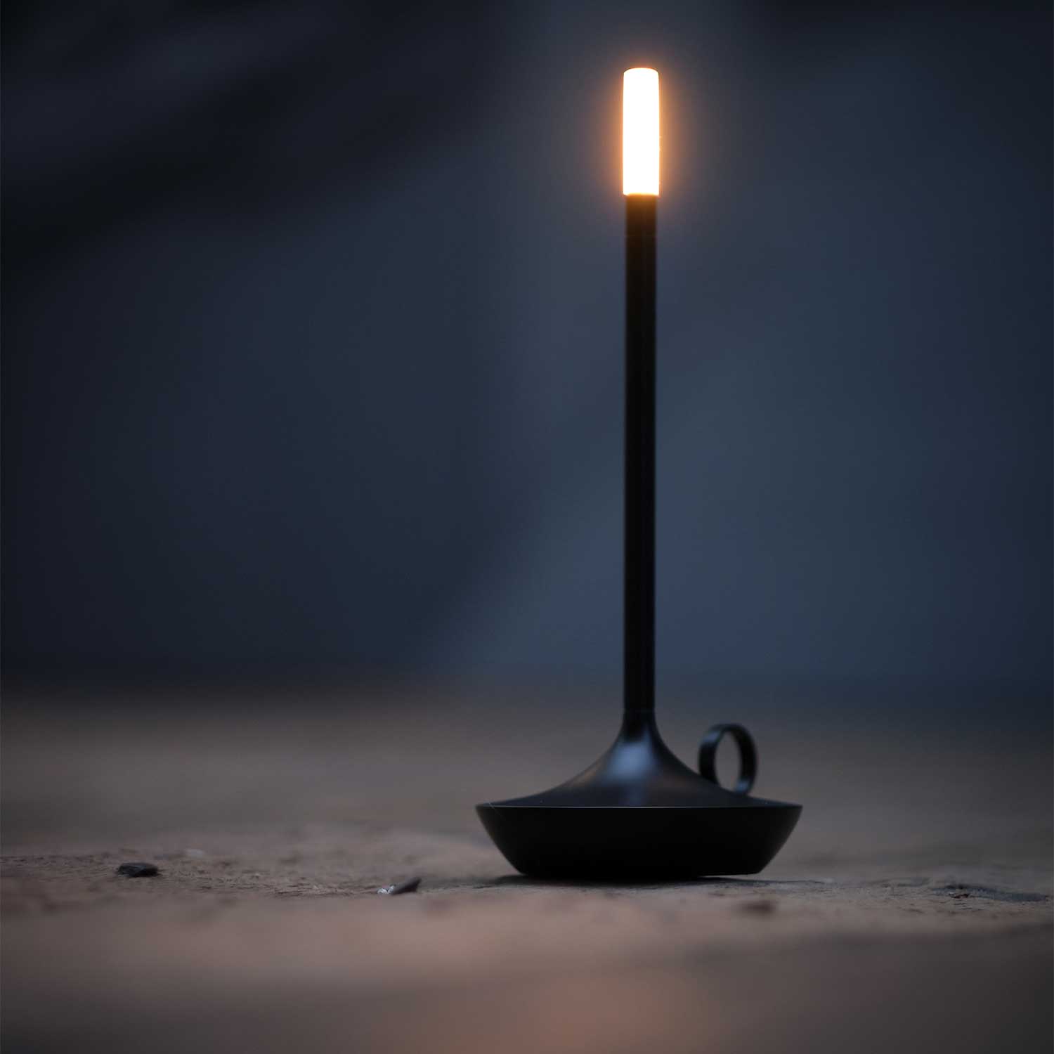 Wick - Переносная беспроводная перезаряжаемая лампа в форме свечи