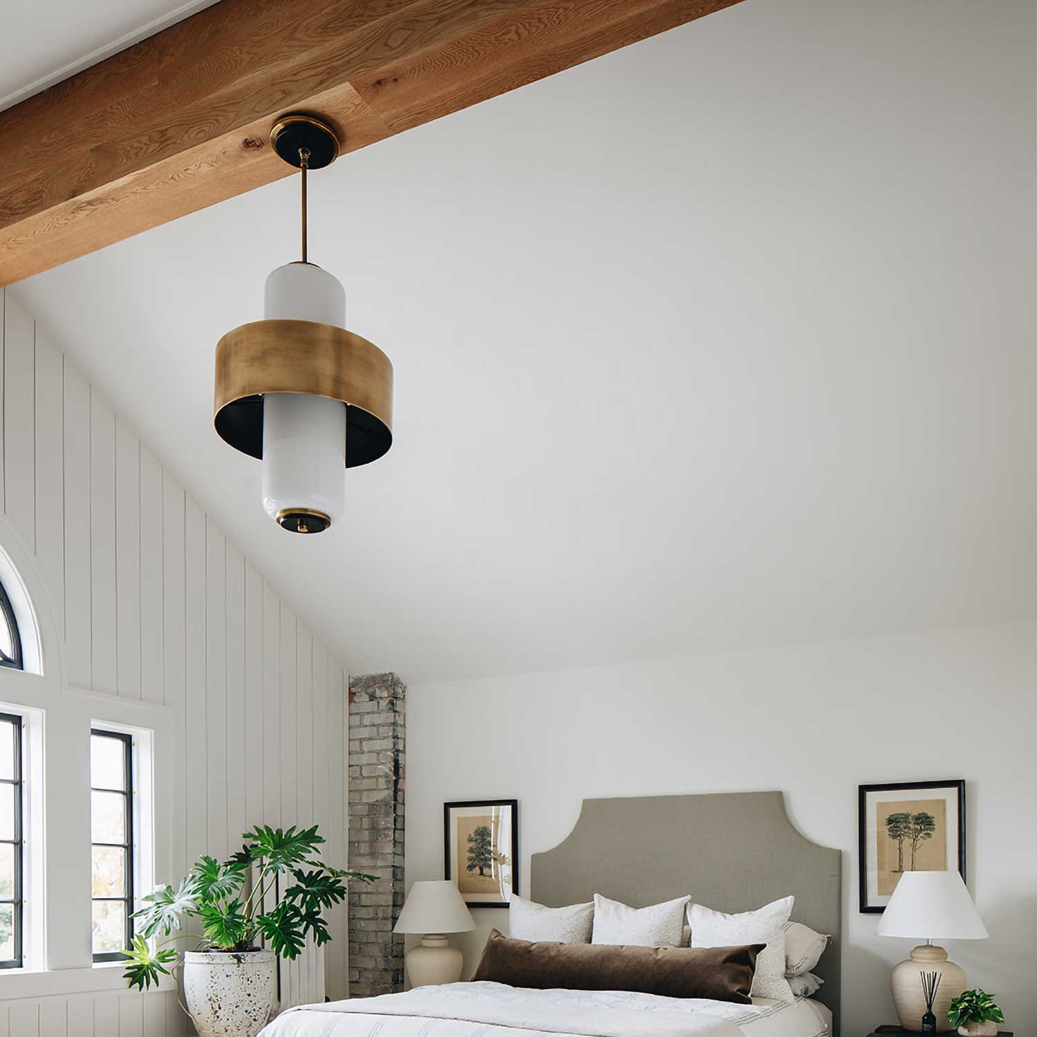 Melrose - Lámpara colgante dorada en latón y blanco diseño vintage