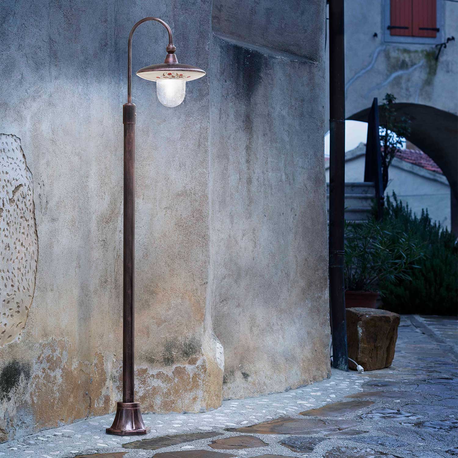 Latina - Lampadaire bronze extérieur style baroque