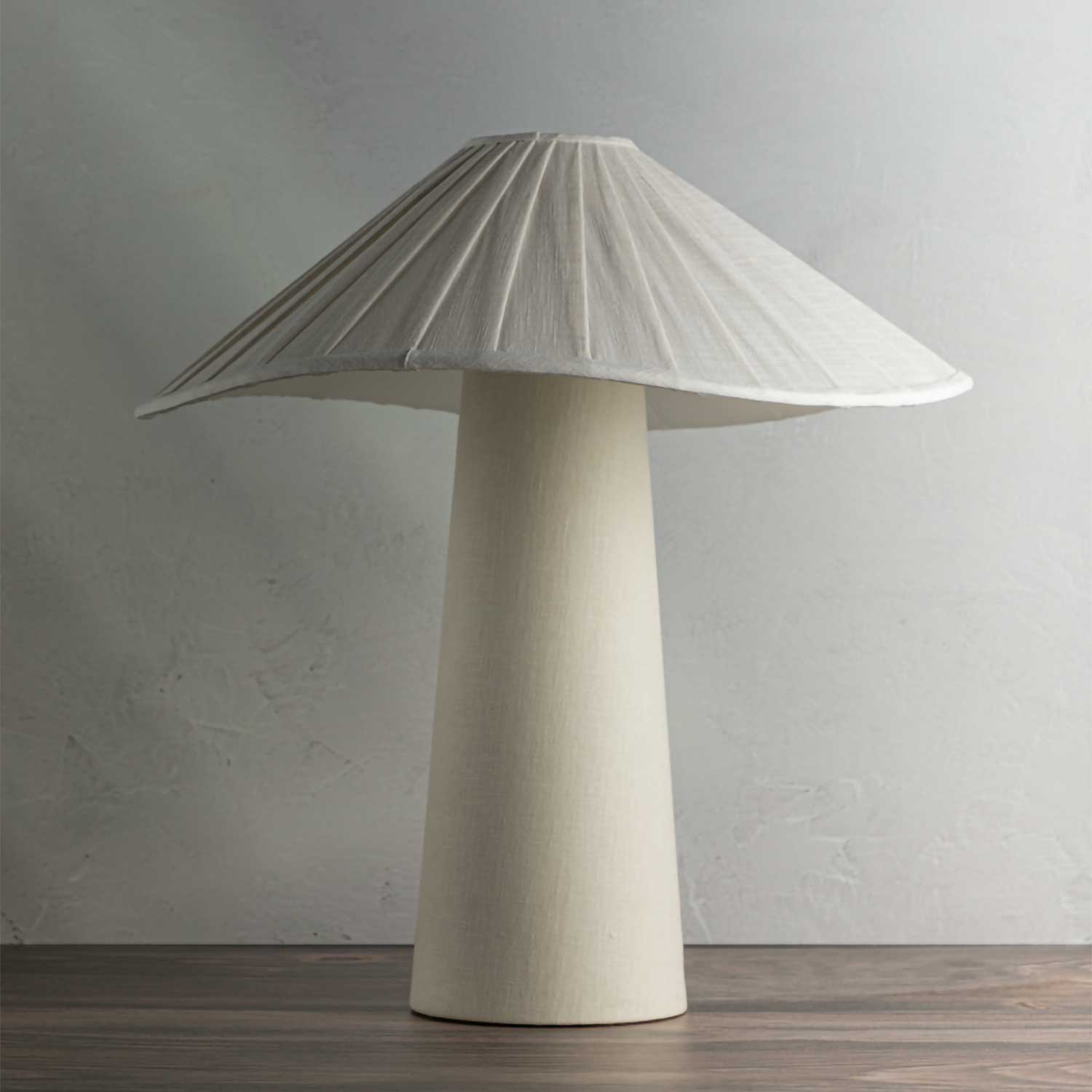 Chanterelle - Lampe à poser en lin design chic pour salon